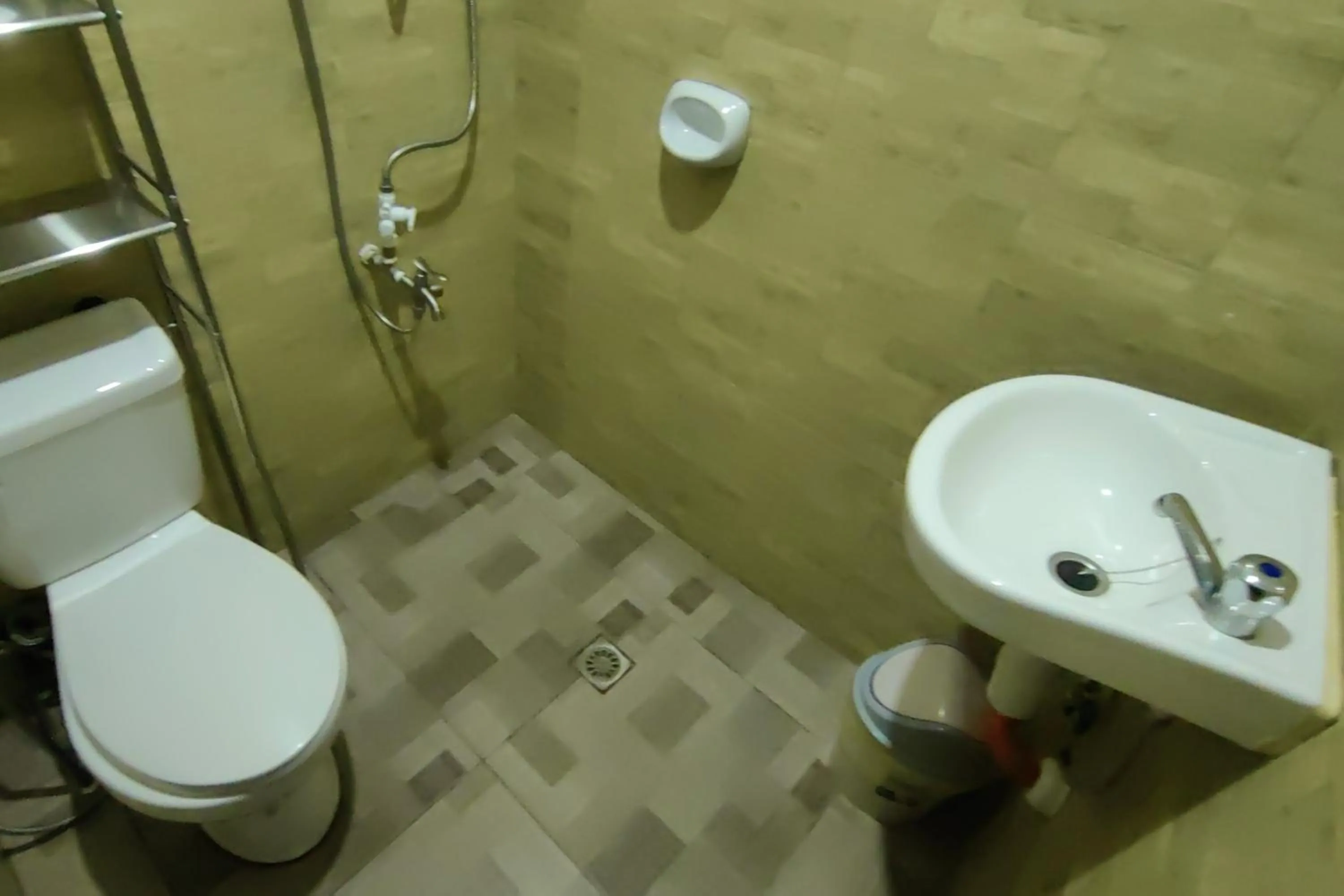 Bathroom in Inn Ka Kay Mame near SM City Puerto Princesa