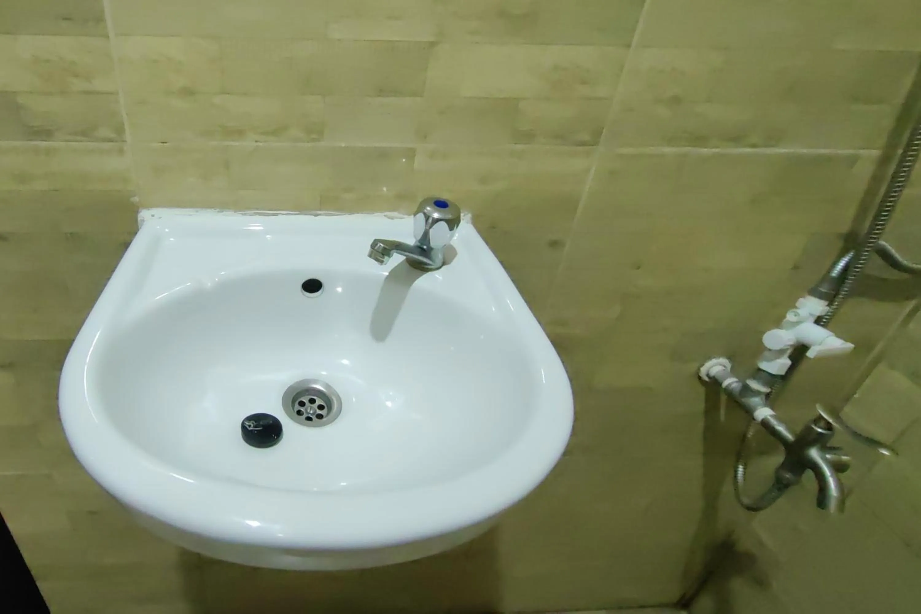 Bathroom in Inn Ka Kay Mame near SM City Puerto Princesa