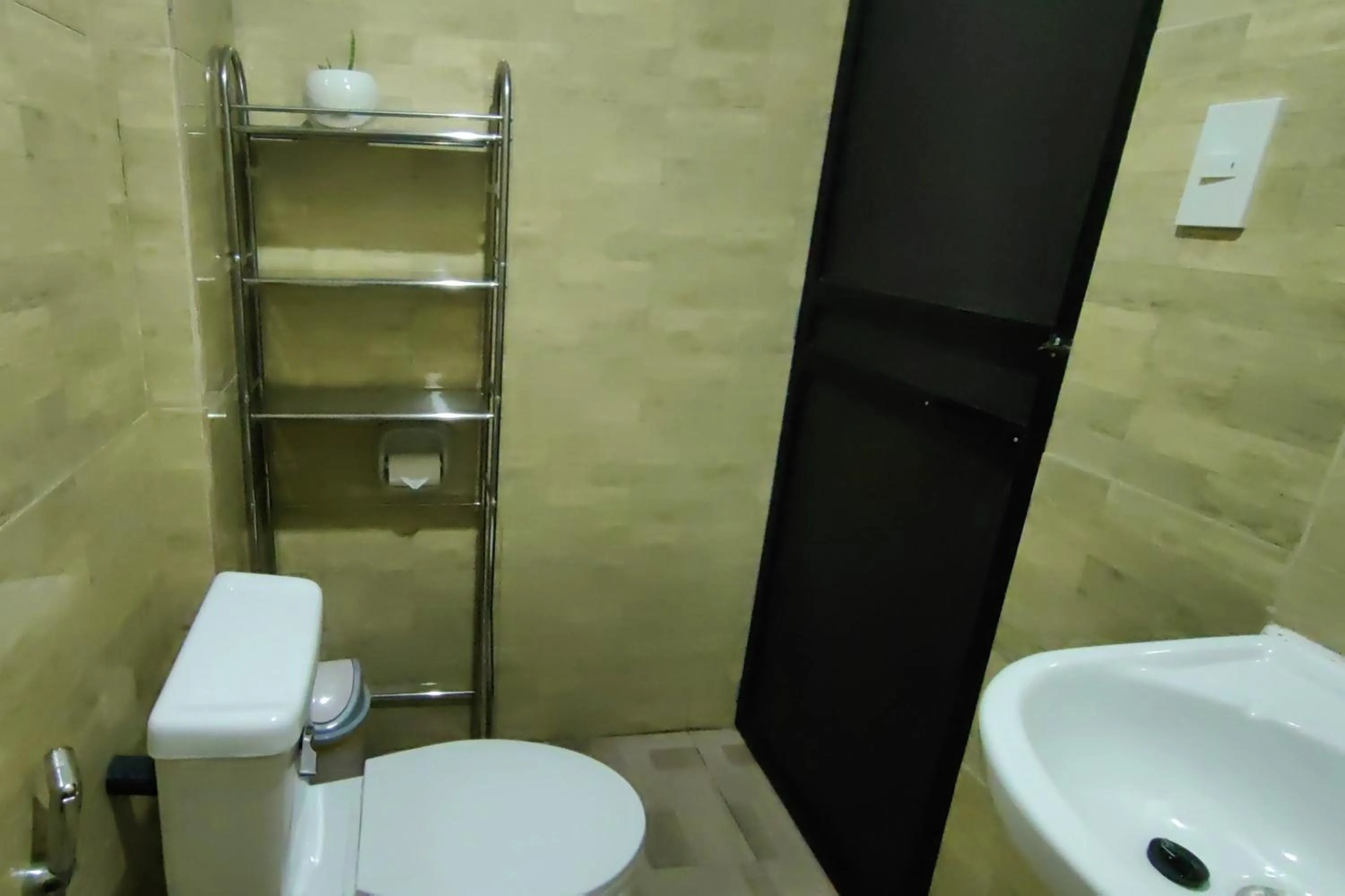 Bathroom in Inn Ka Kay Mame near SM City Puerto Princesa
