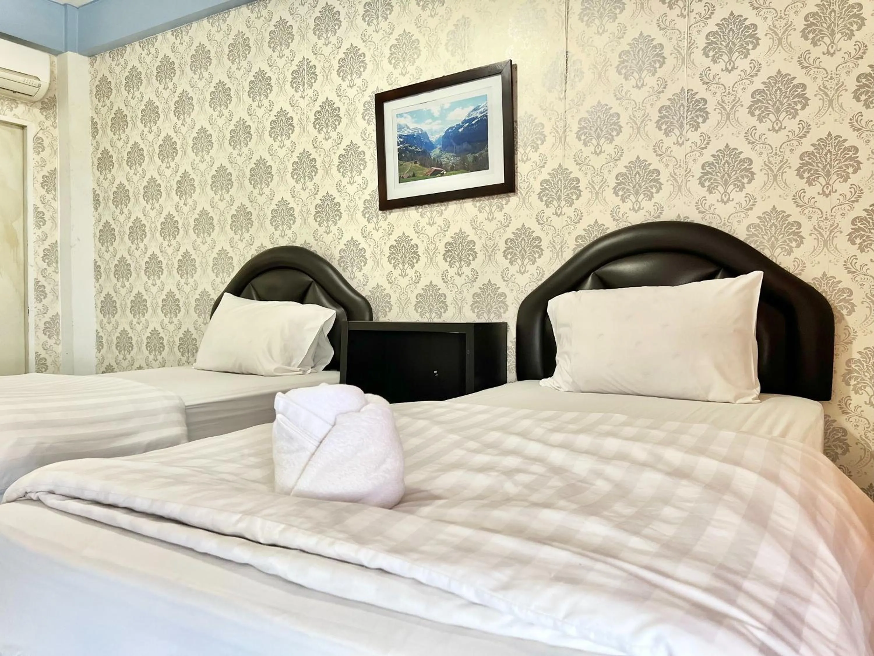 Bedroom, Bed in Jamjuree Place