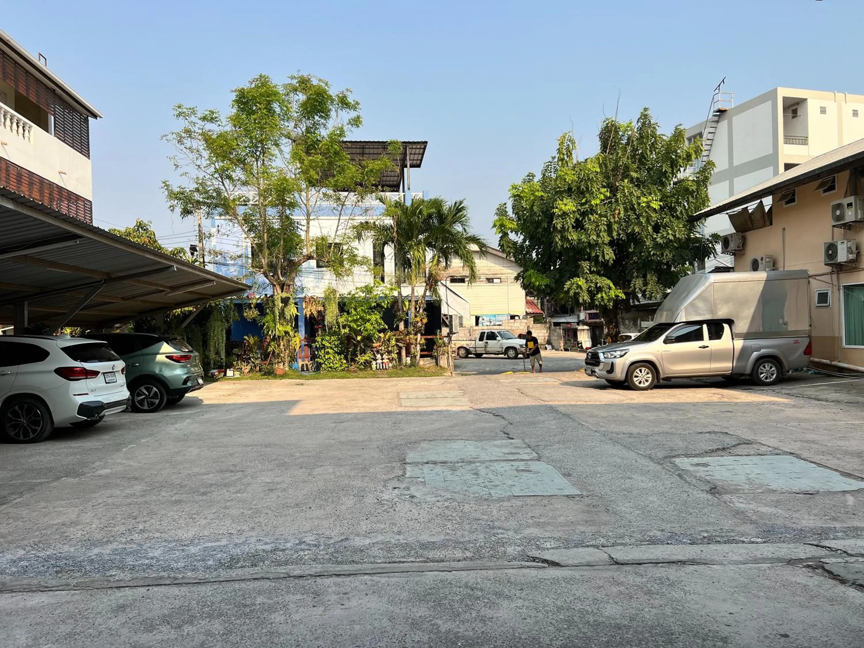 Property building in Jamjuree Place