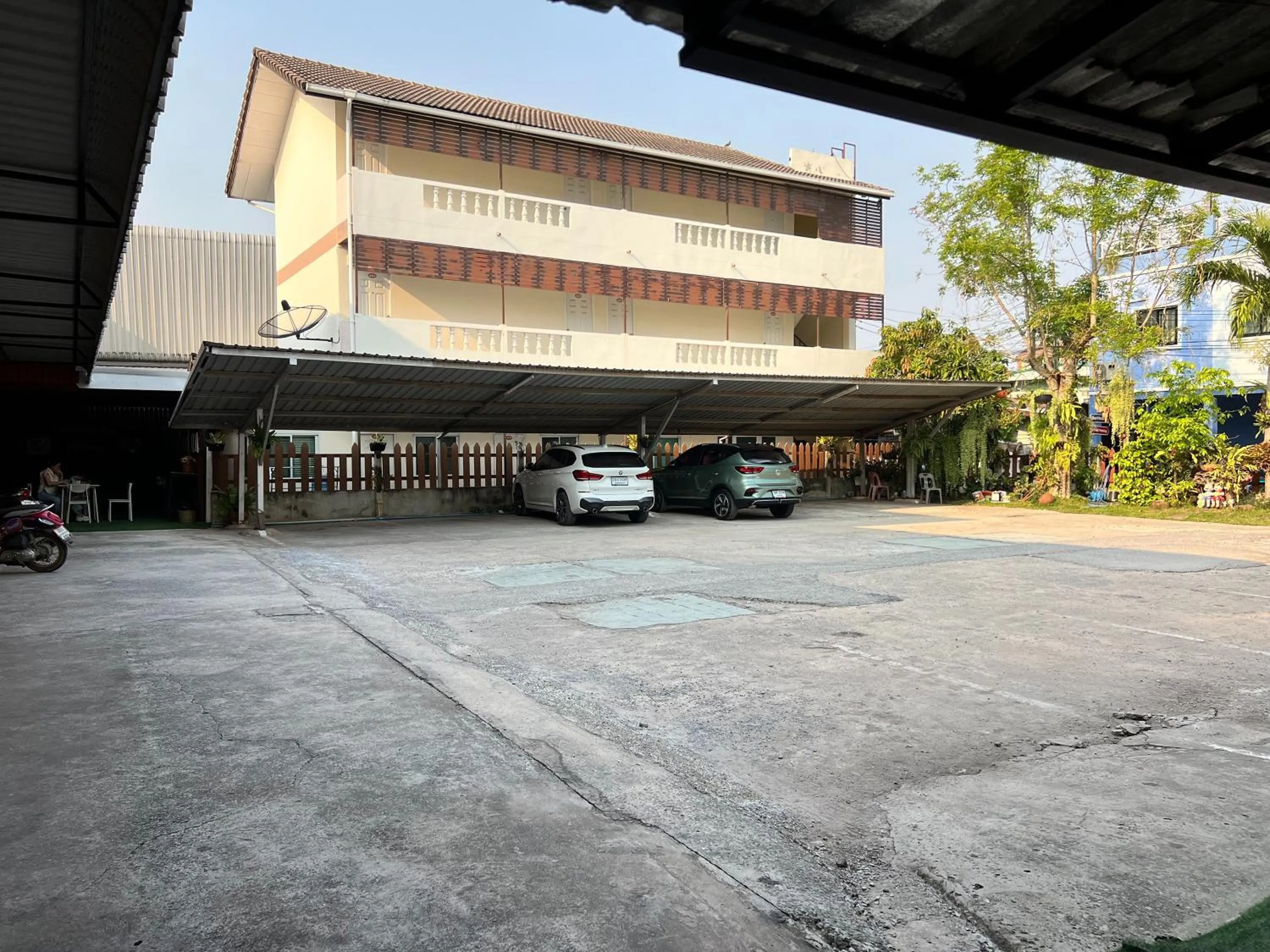 Property building in Jamjuree Place