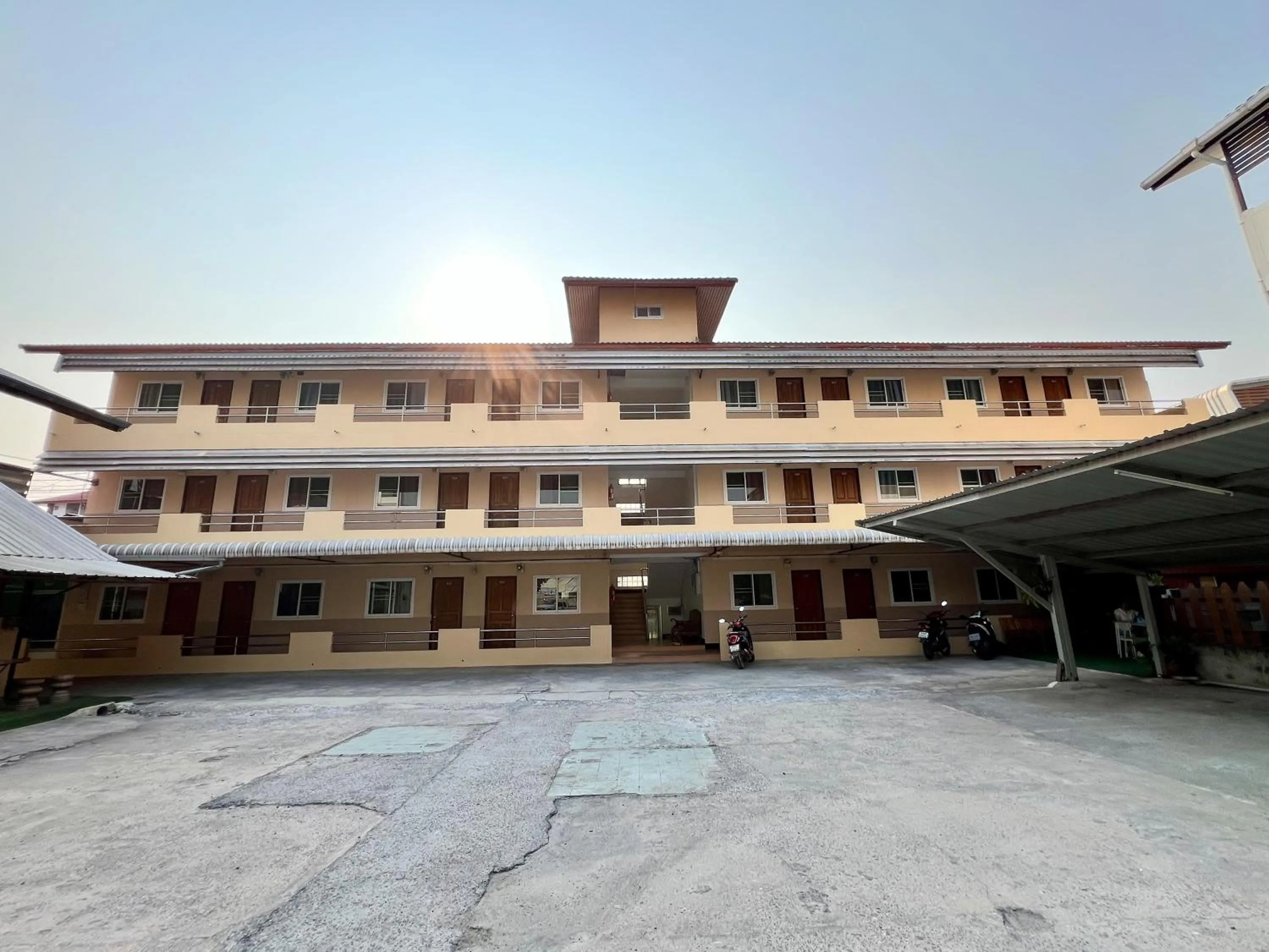 Property building in Jamjuree Place