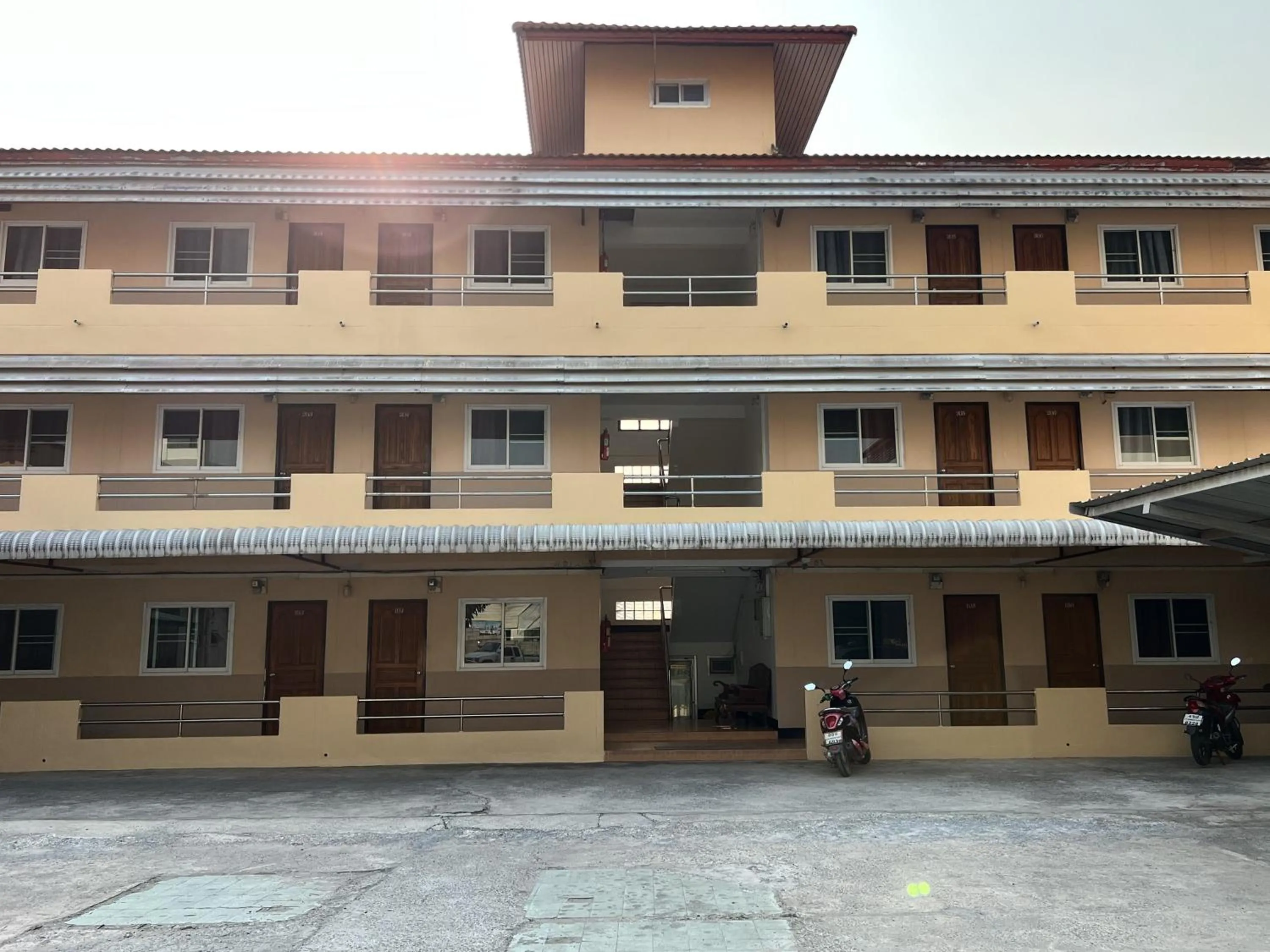 Property building in Jamjuree Place