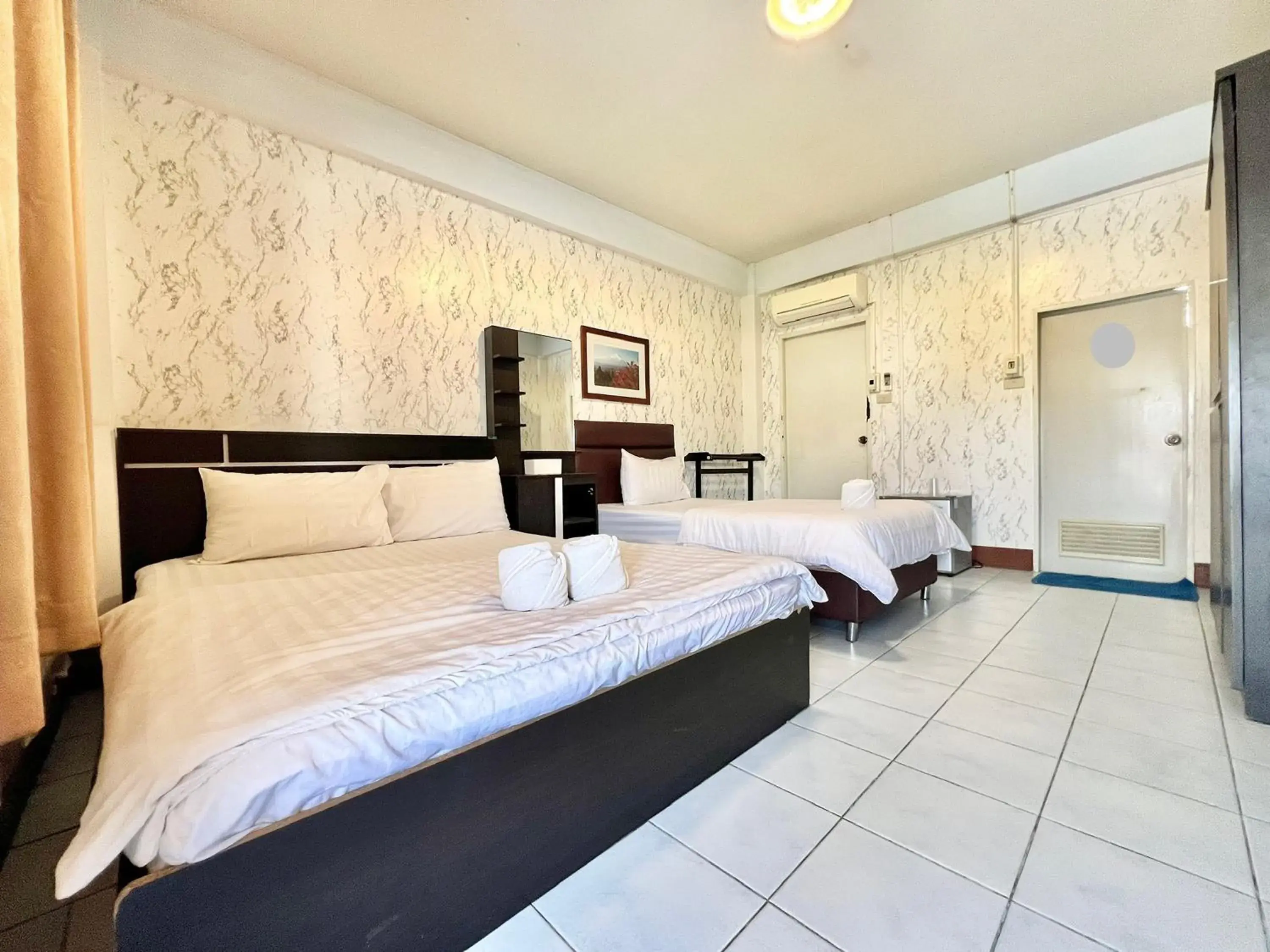 Triple Room in Jamjuree Place Triple Room in Jamjuree Place