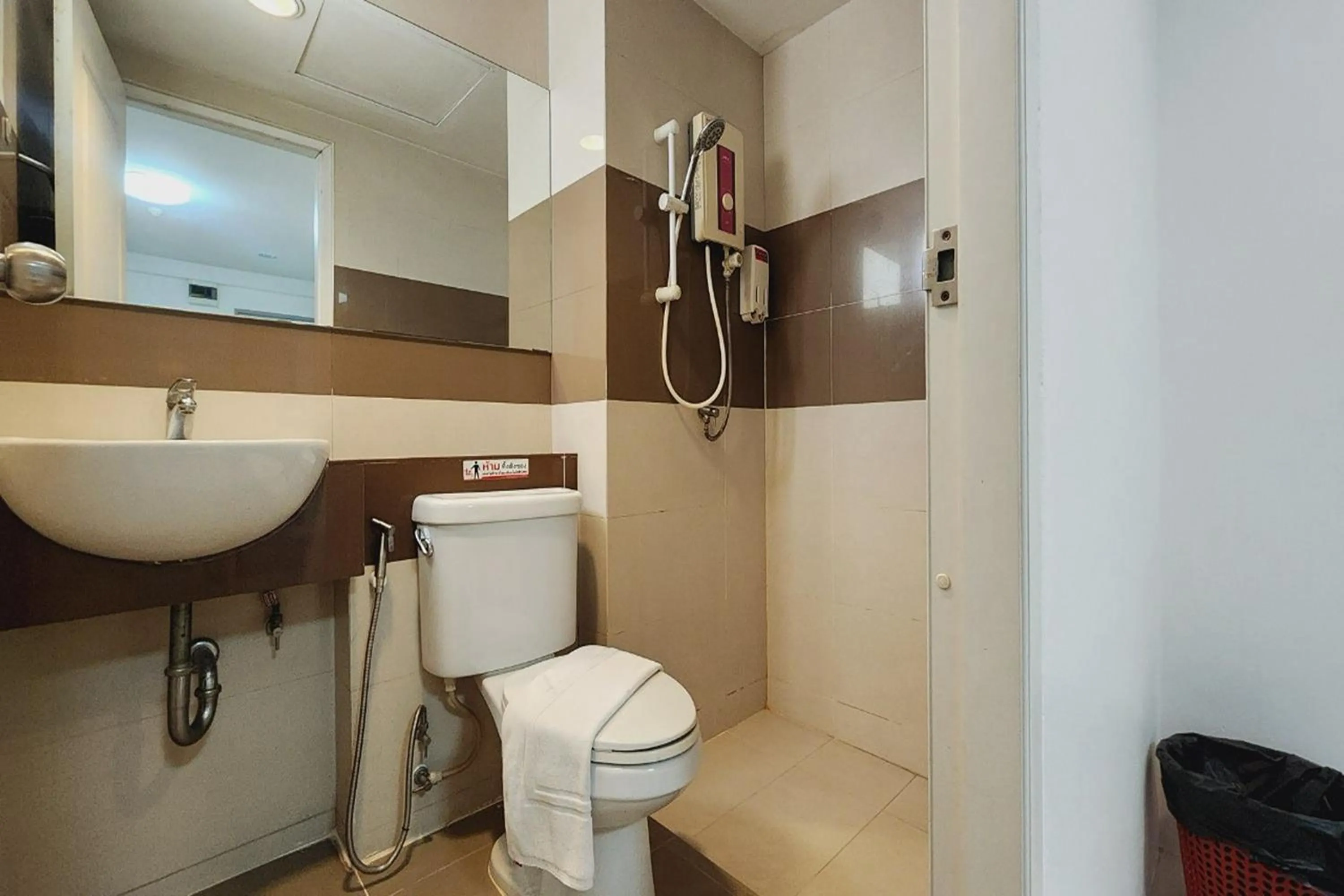 Shower in Zenith Life Hotel