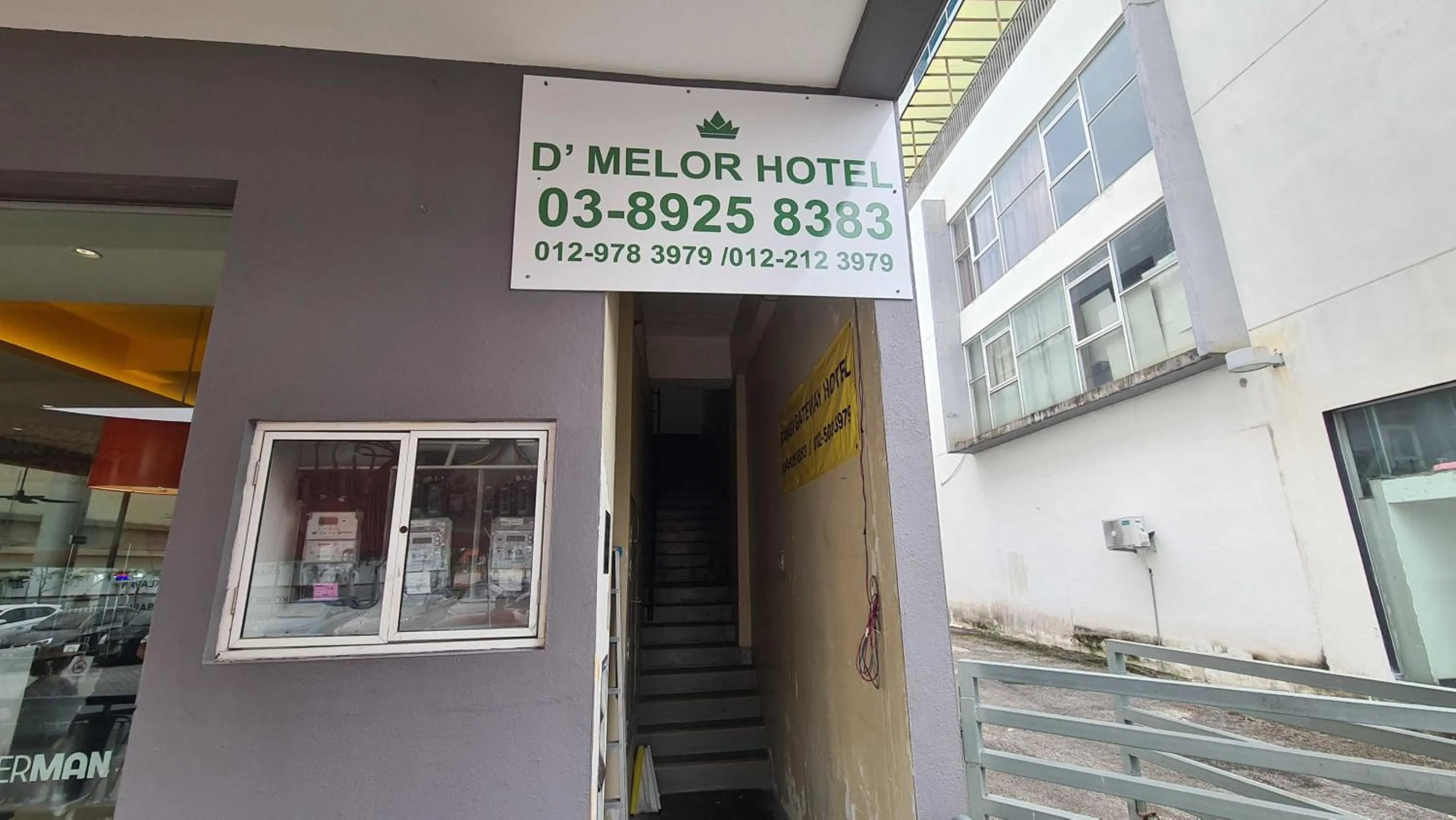 Facade/entrance in Hotel O De Melor Bangi Gateway
