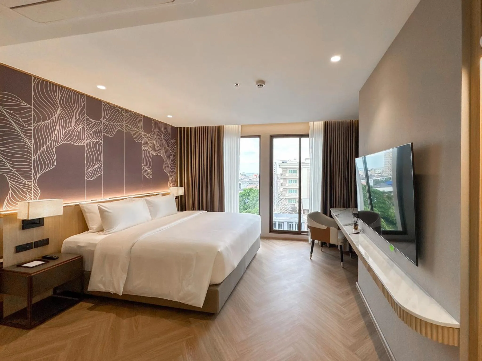 Bedroom, Bed in Samsara Hotel Pattaya