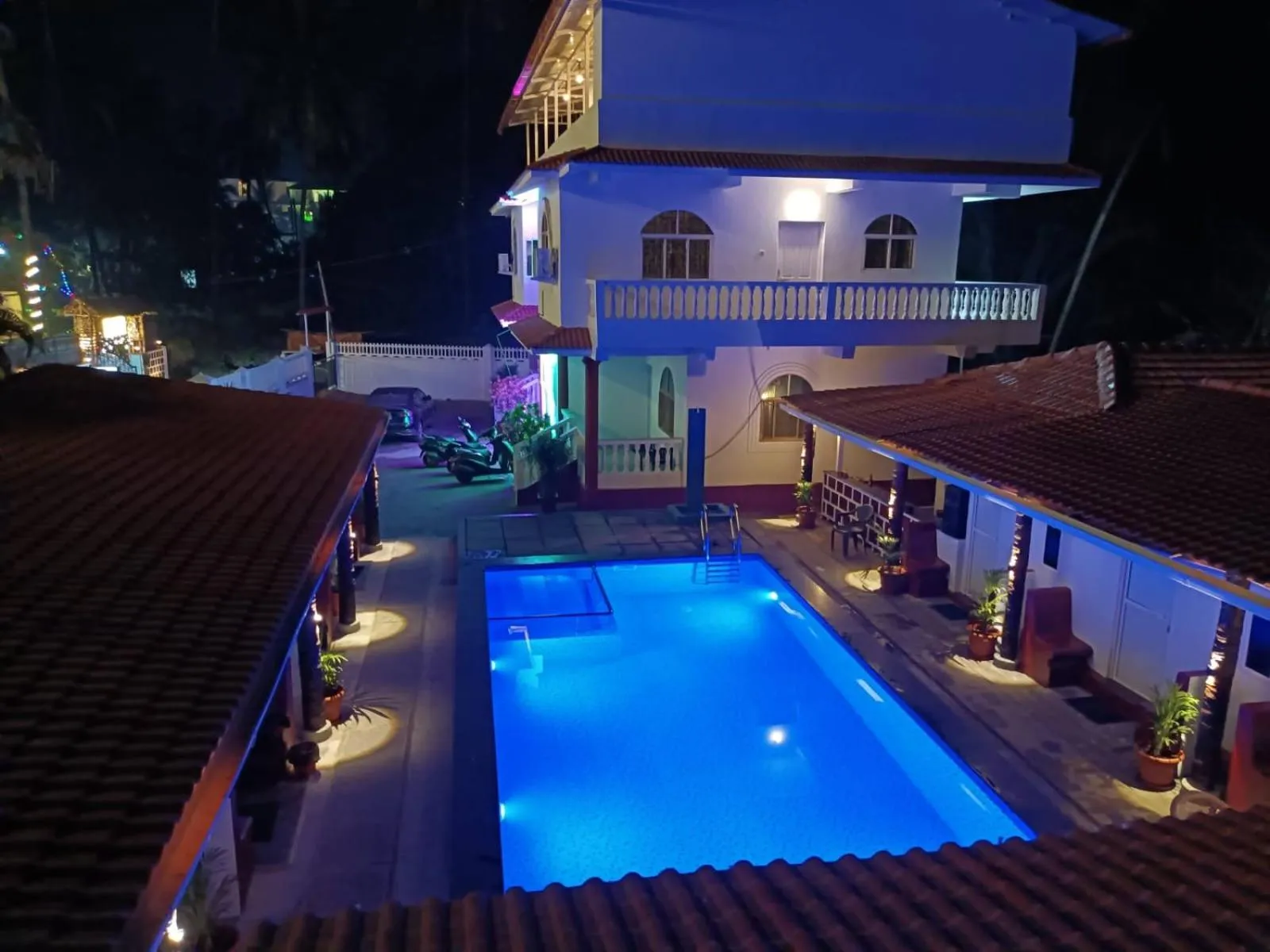 Property building in La Paulo's Back to Basic Beach Resort