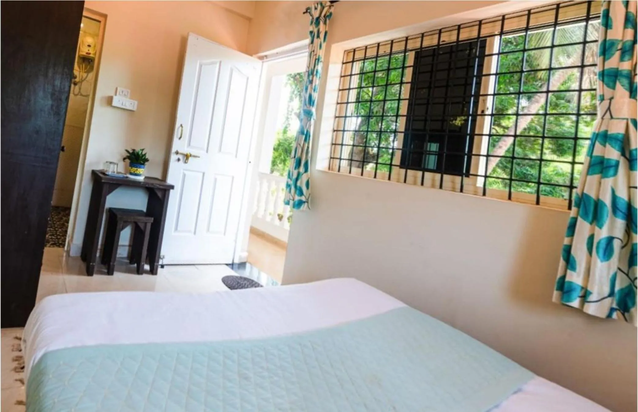 Bed in La Paulo's Back to Basic Beach Resort