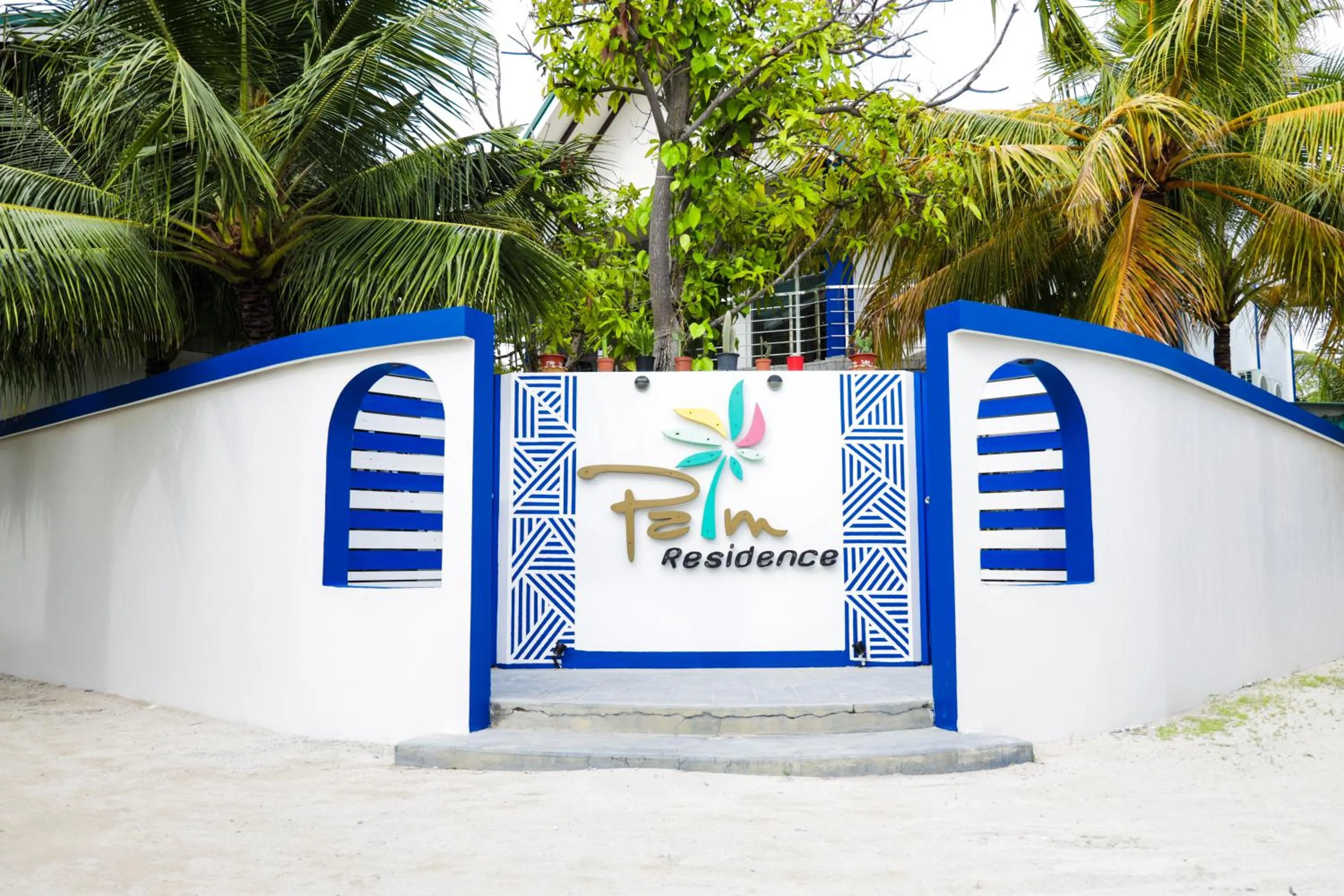 Facade/entrance in Palm Residence