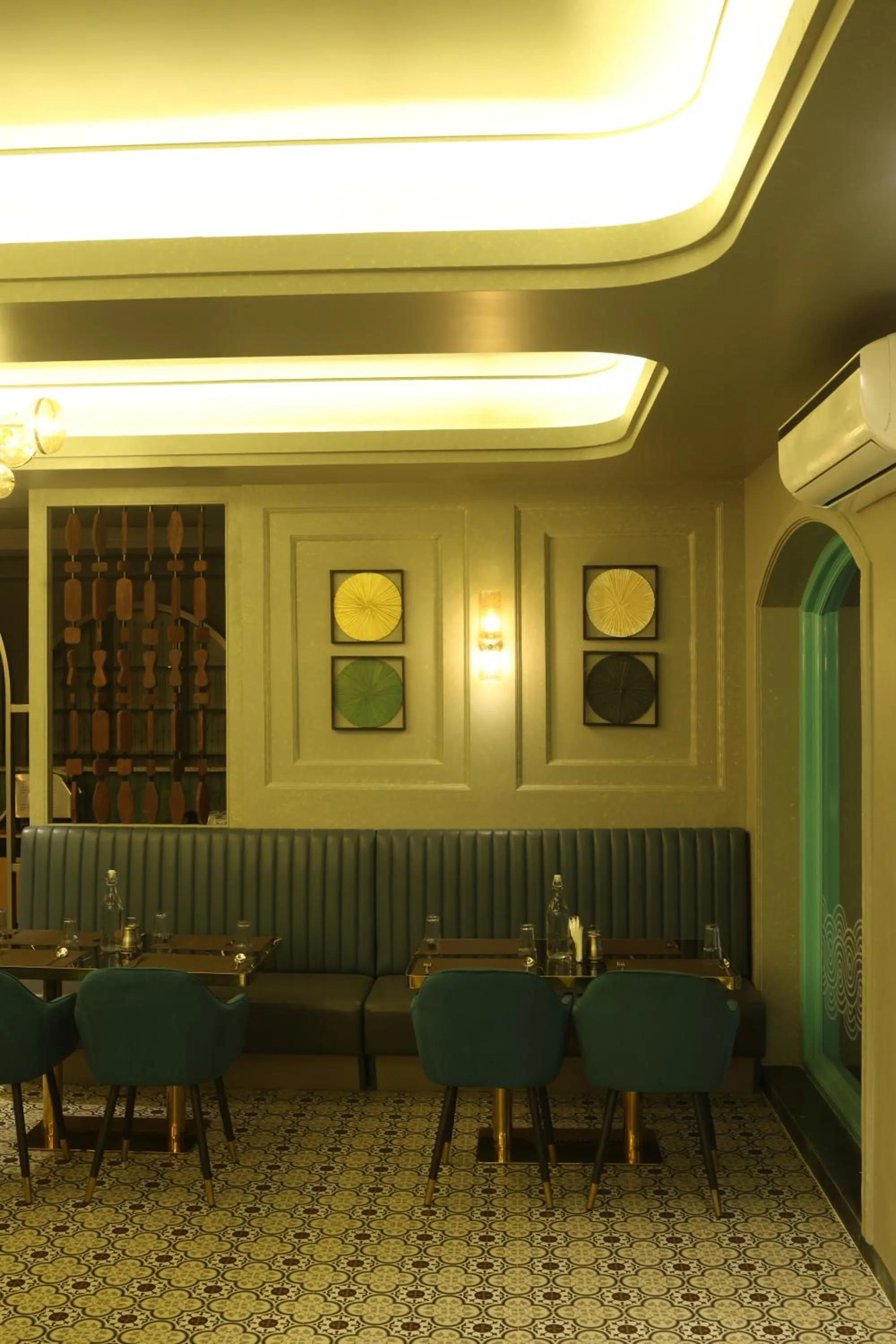 Restaurant/places to eat in The Metropole by Keyboard Hotels