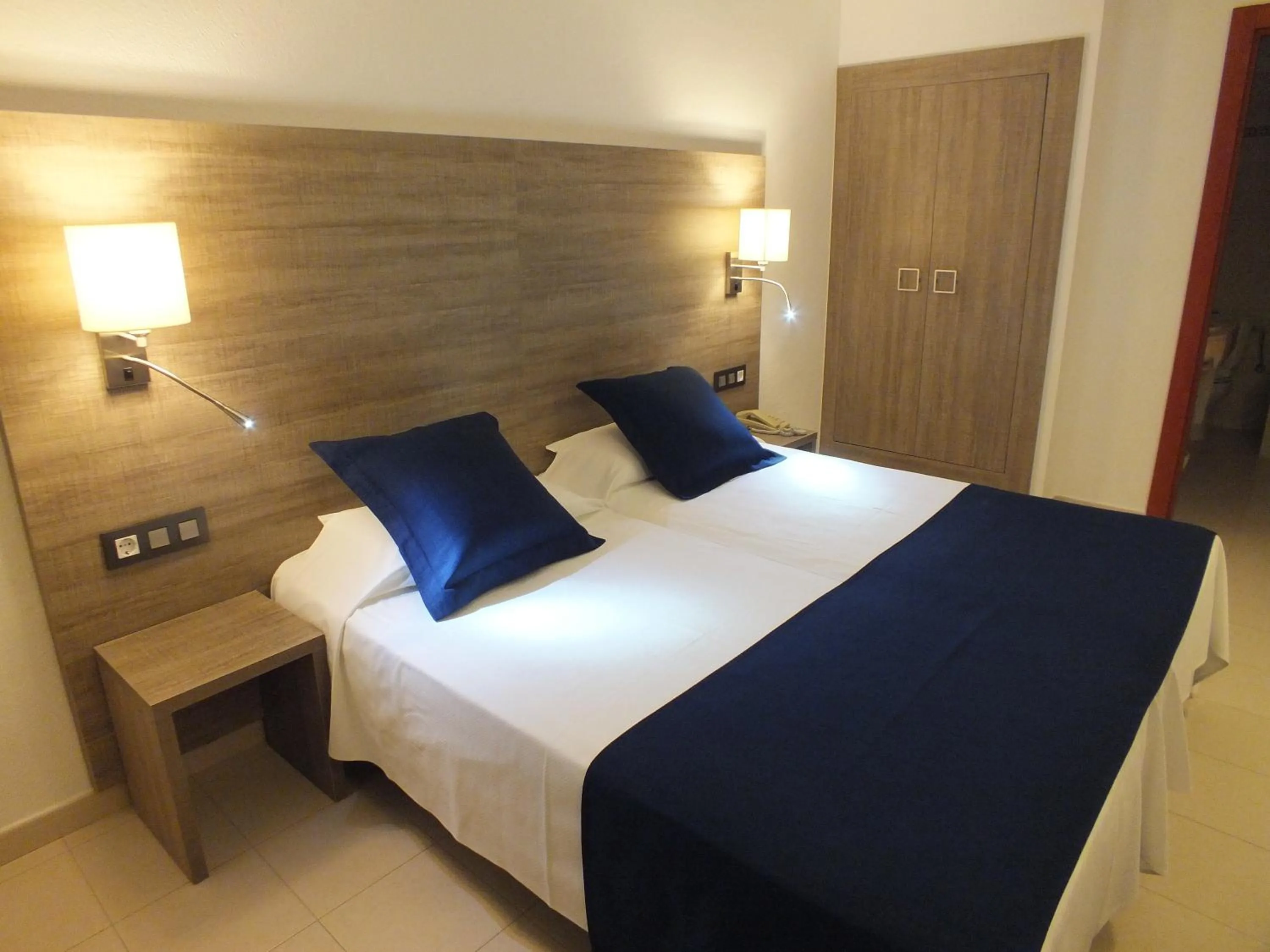 Photo of the whole room, Bed in Hotel Risech