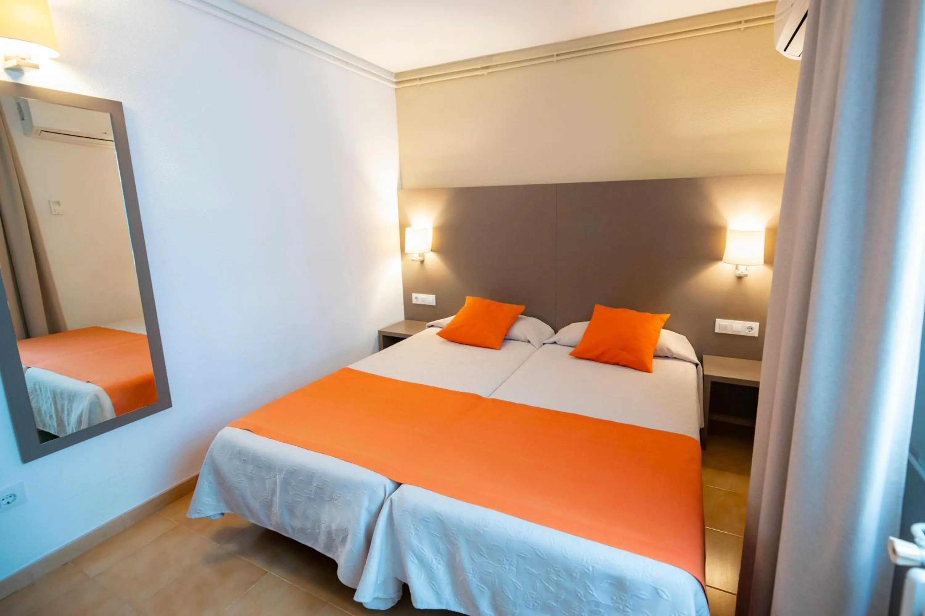 Photo of the whole room, Bed in Hotel Risech