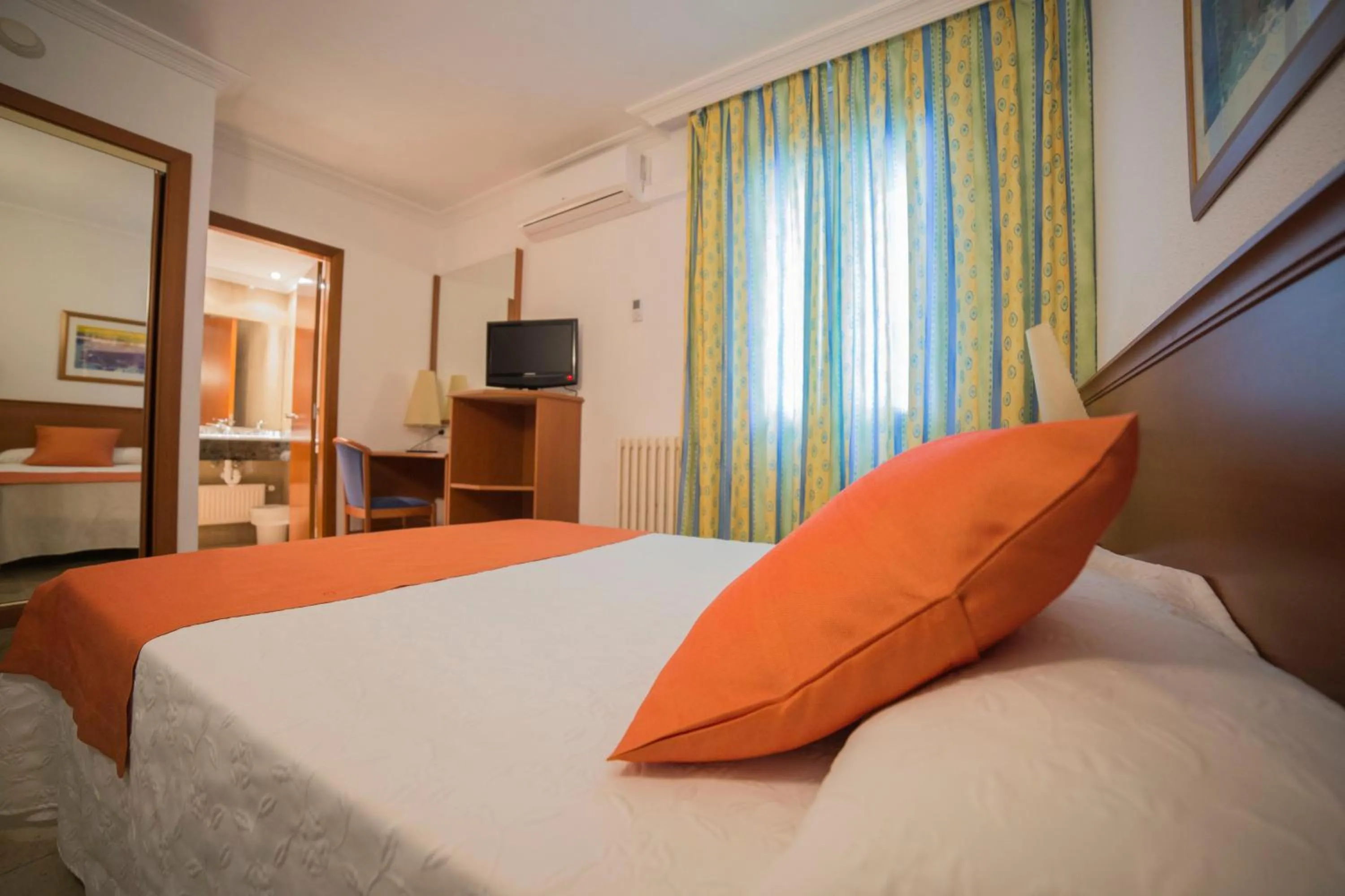 Photo of the whole room, Bed in Hotel Risech