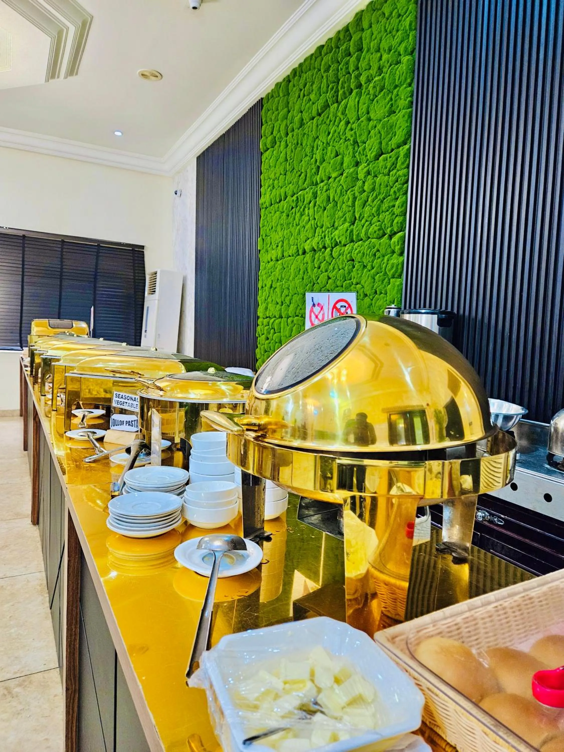 Restaurant/places to eat in Reiz Continental Hotel, Abuja