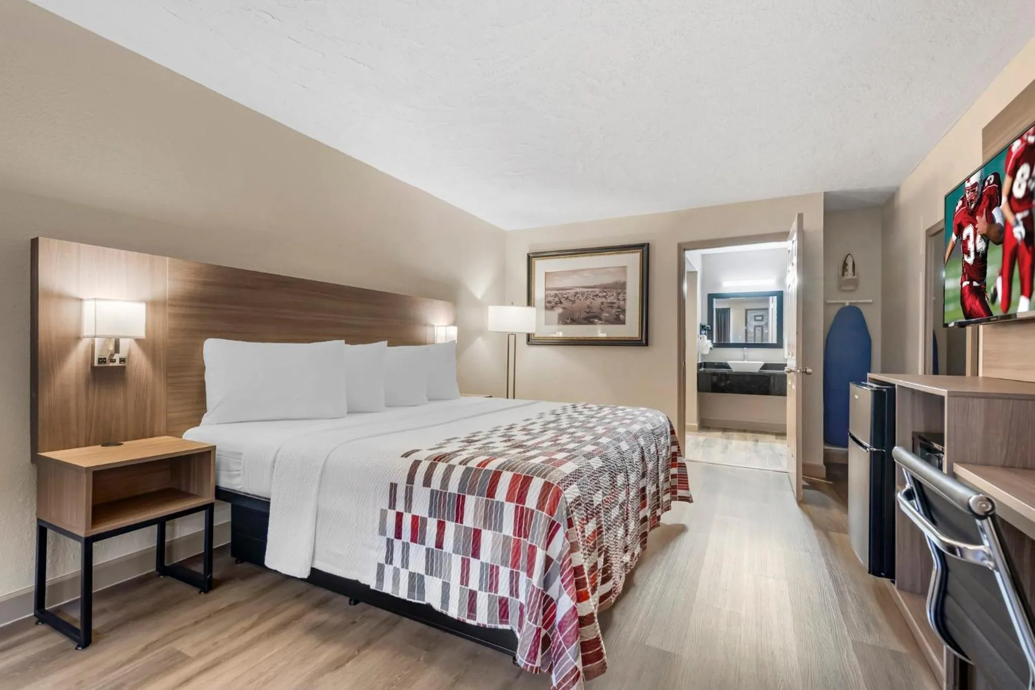 Bedroom, Bed in Red Roof Inn Kissimmee, FL