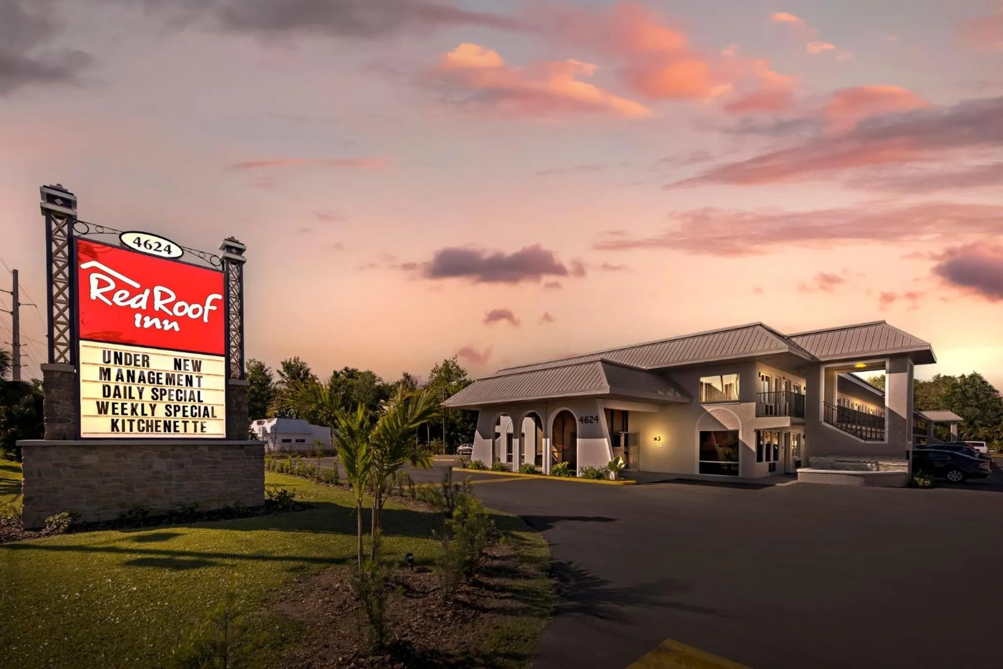 Facade/entrance in Red Roof Inn Kissimmee, FL