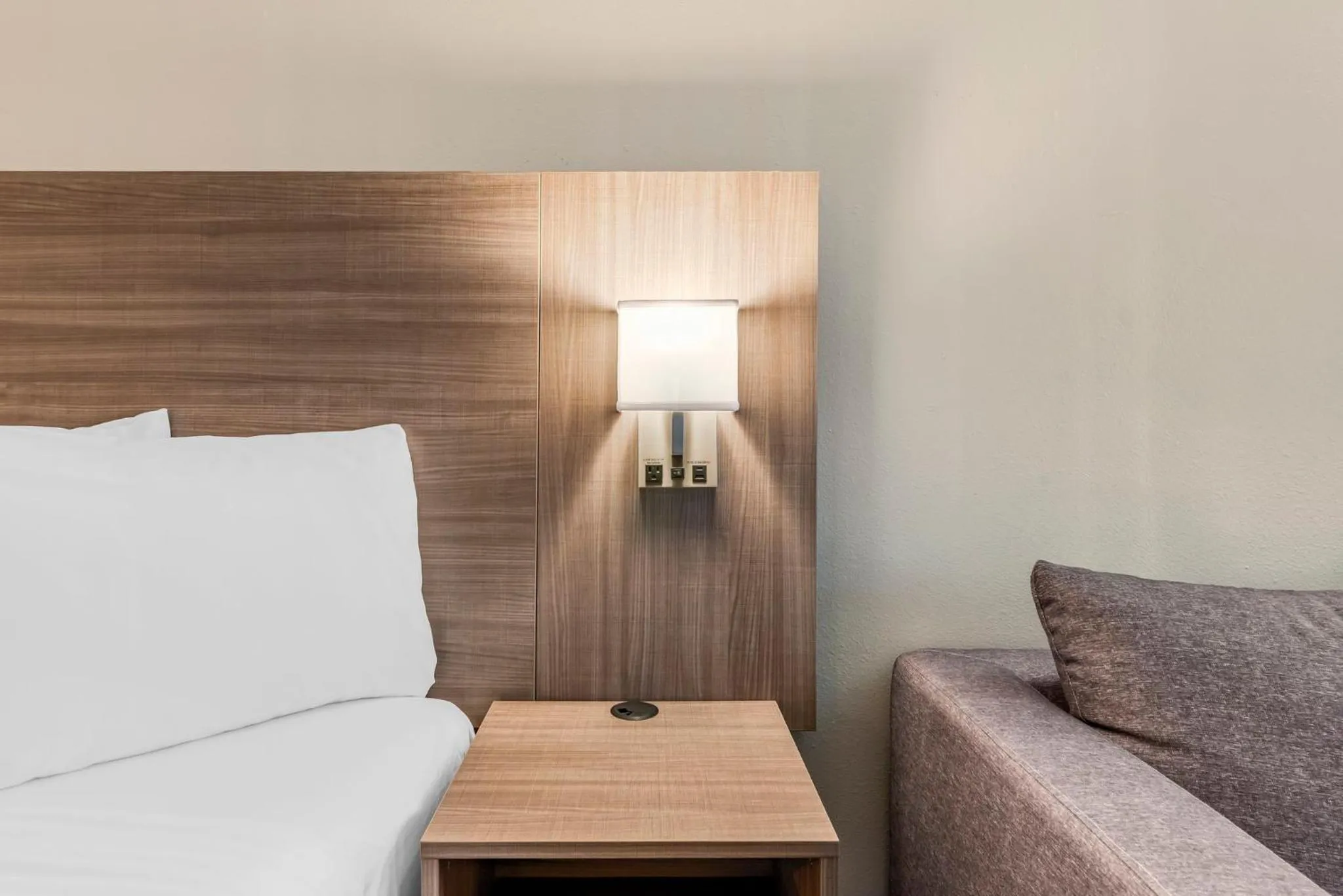 Bedroom, Bed in Red Roof Inn Kissimmee, FL