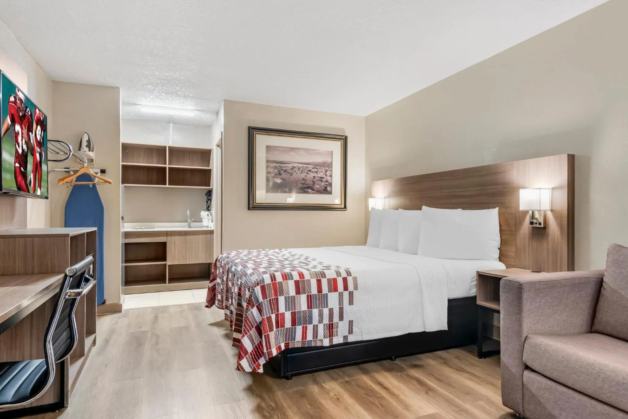 Bedroom, Bed in Red Roof Inn Kissimmee, FL