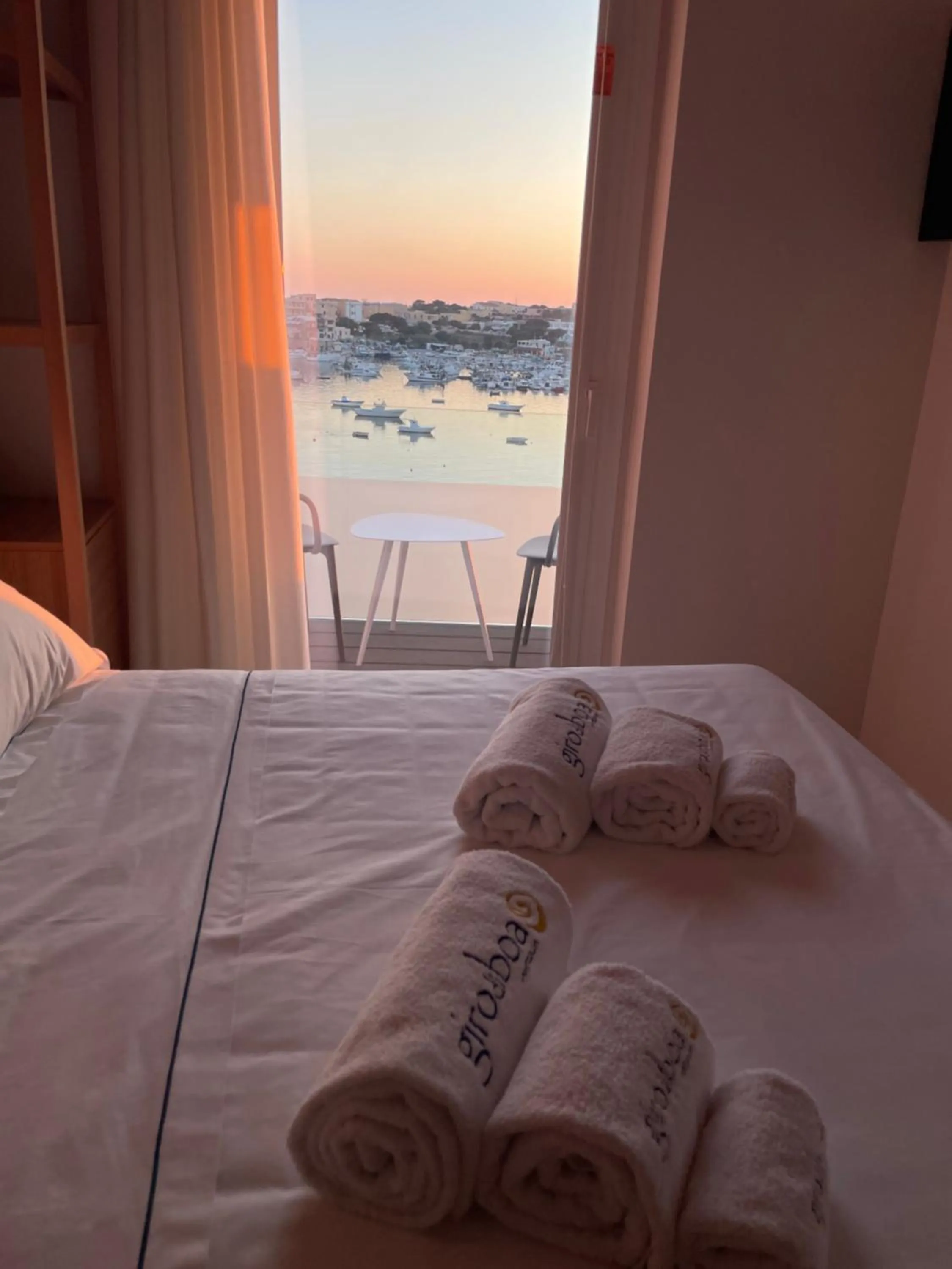Sunset, Bed in B&B Giro Di Boa