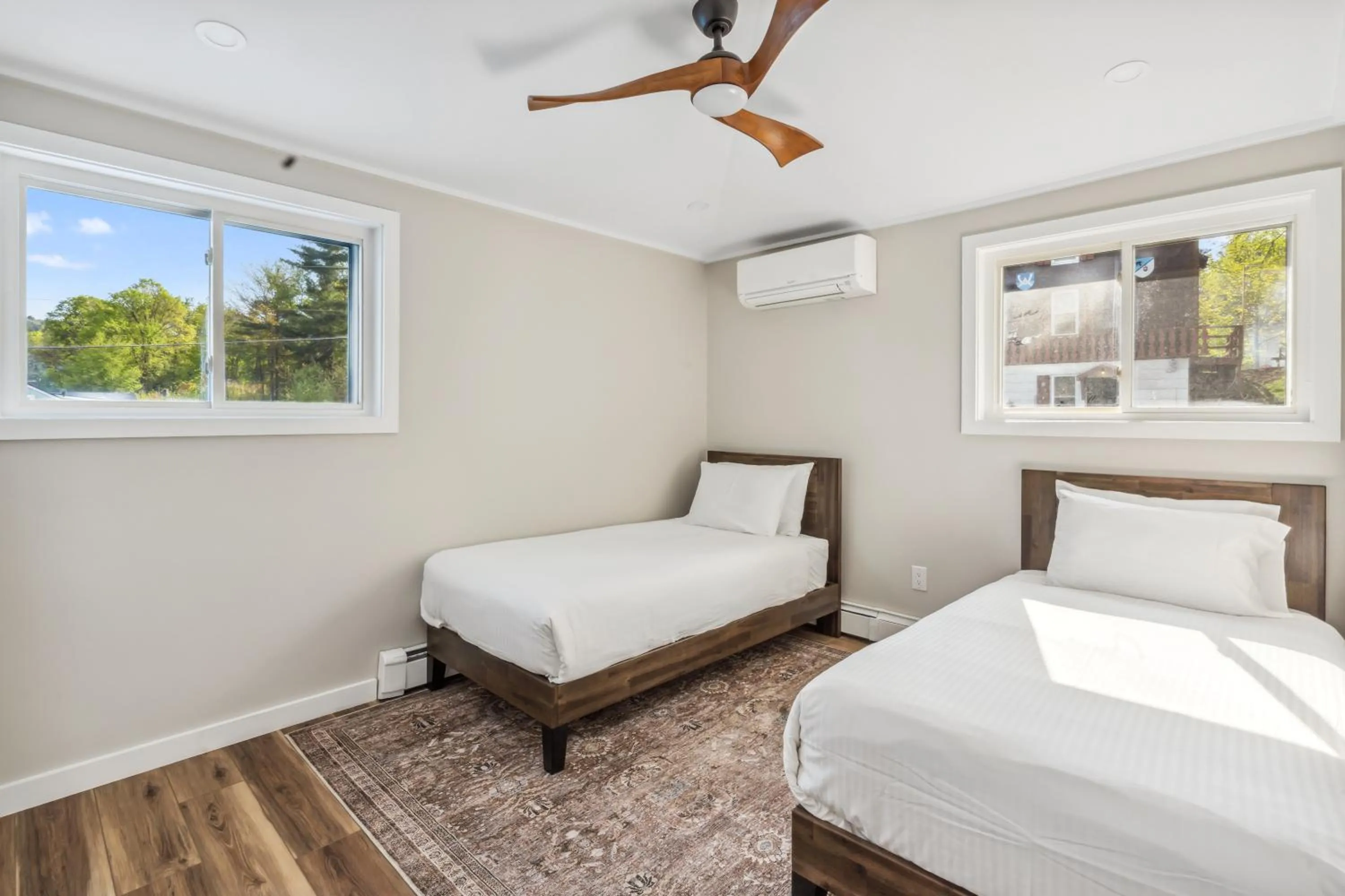 Bedroom, Bed in Inn 32