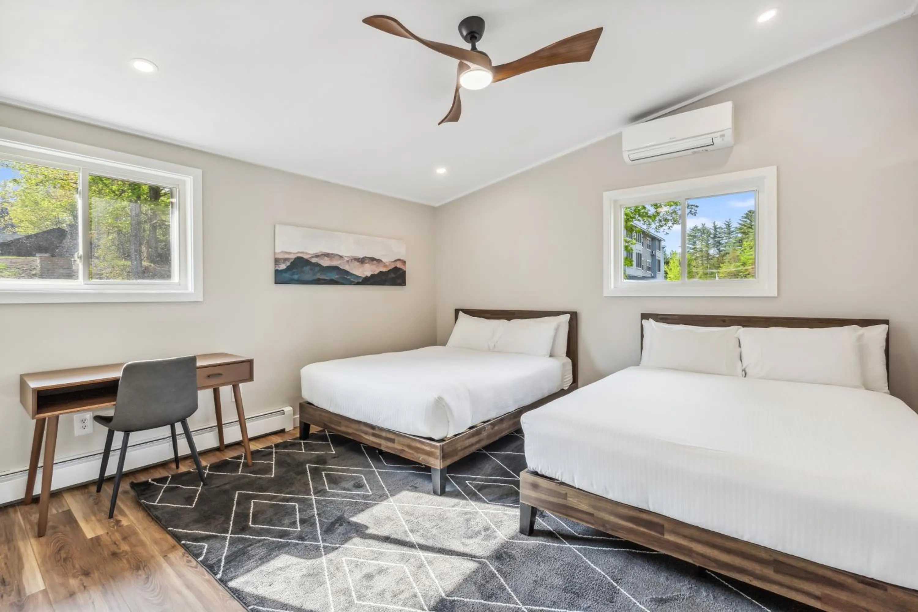 Bedroom, Bed in Inn 32