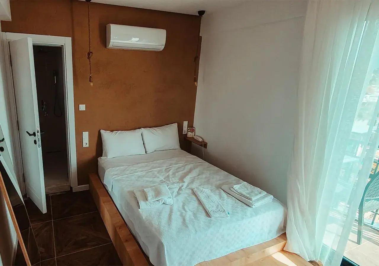 Deluxe Double Room with Side Sea View in Deniz Otel Deluxe Double Room with Side Sea View in Deniz Otel