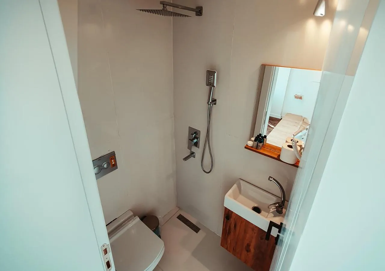 Shower in Deniz Otel