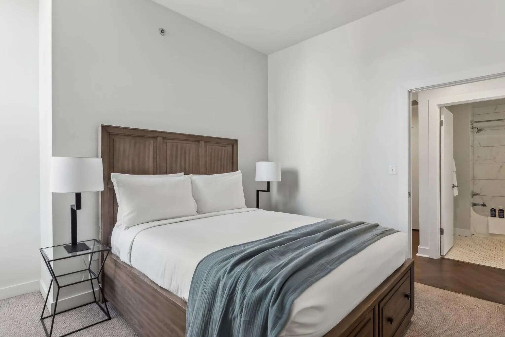 Bedroom, Bed in Placemakr Downtown Pittsburgh at The Pennsylvanian