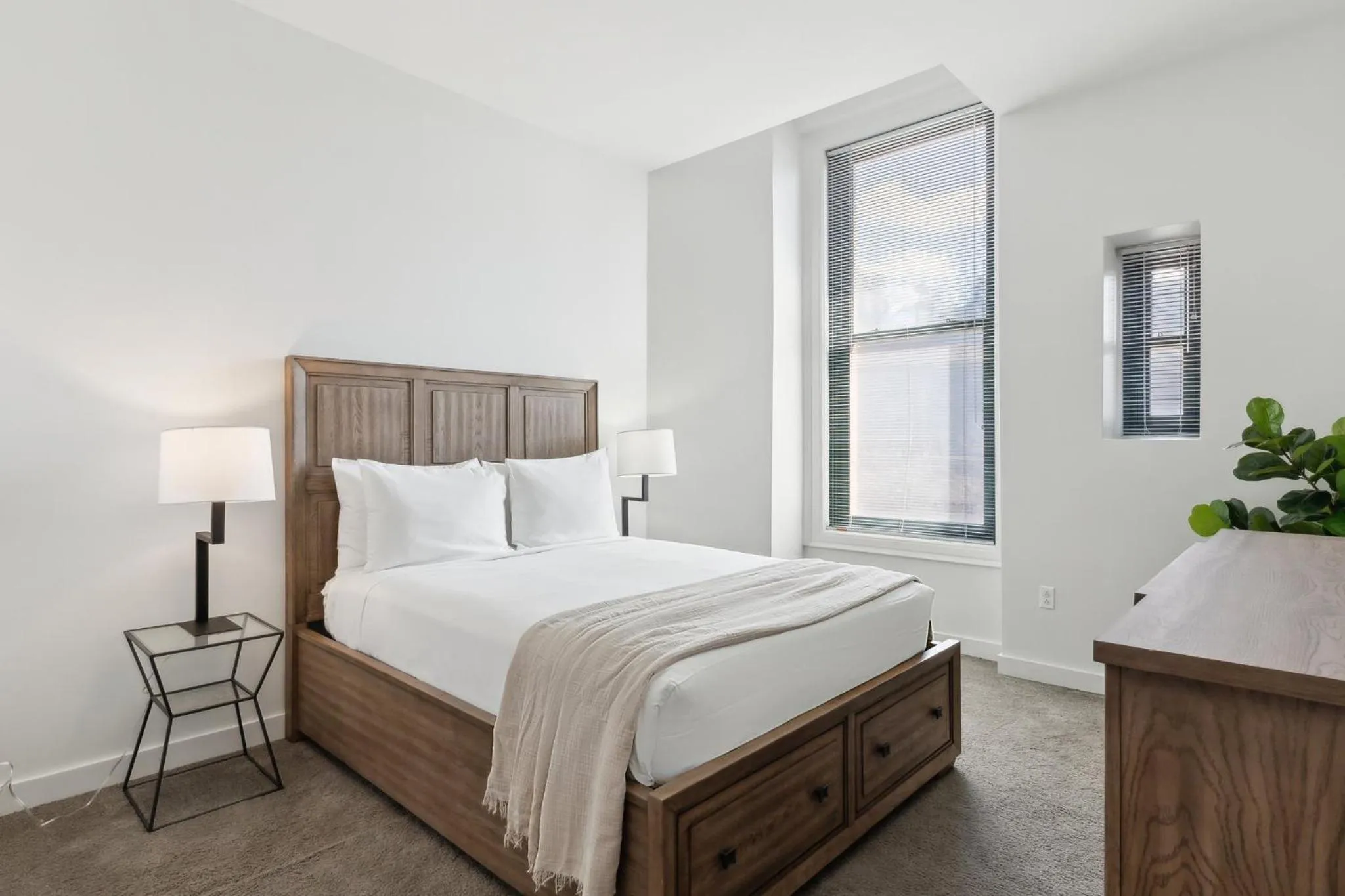 Bedroom, Bed in Placemakr Downtown Pittsburgh at The Pennsylvanian