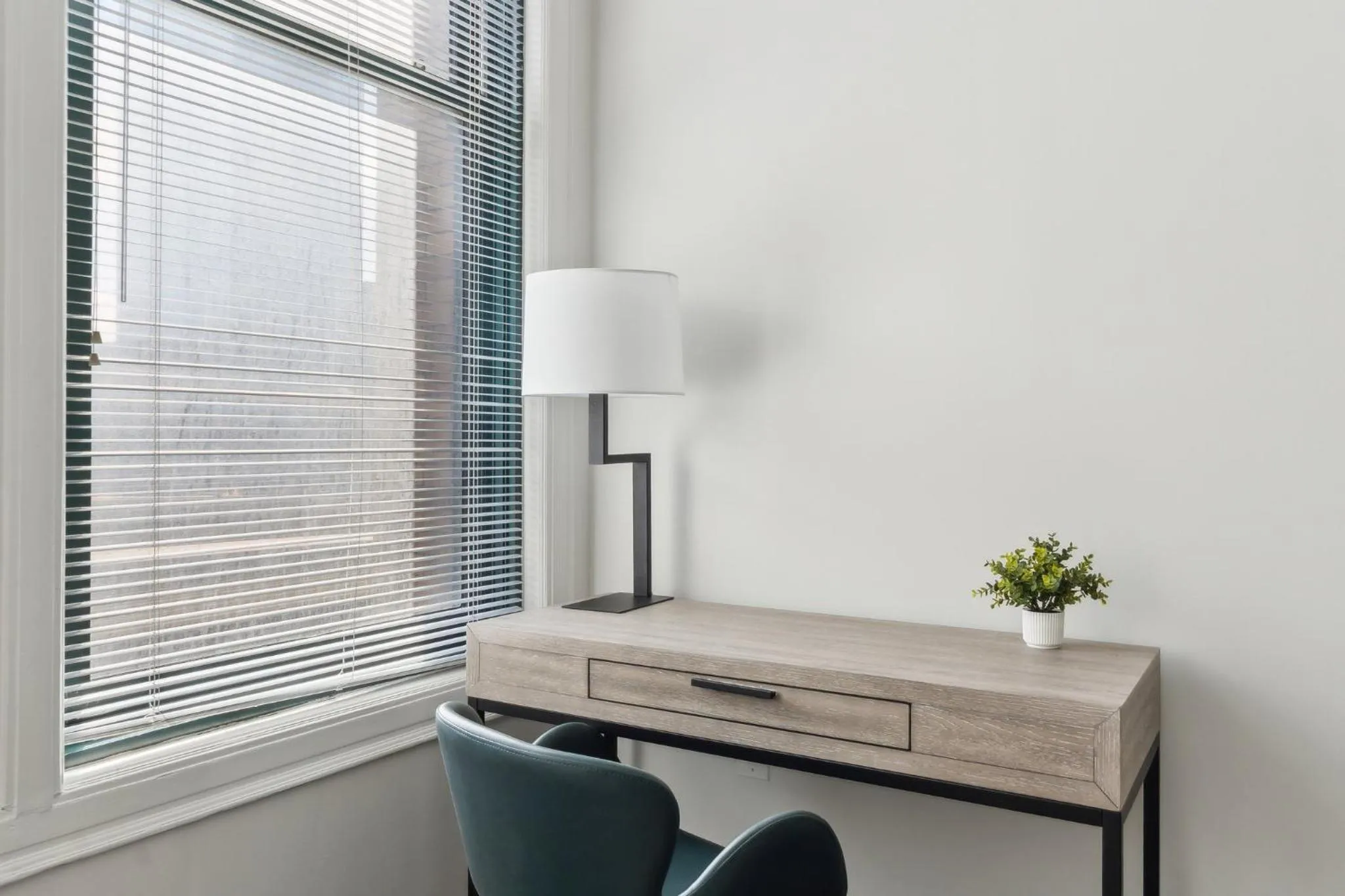 Living room in Placemakr Downtown Pittsburgh at The Pennsylvanian