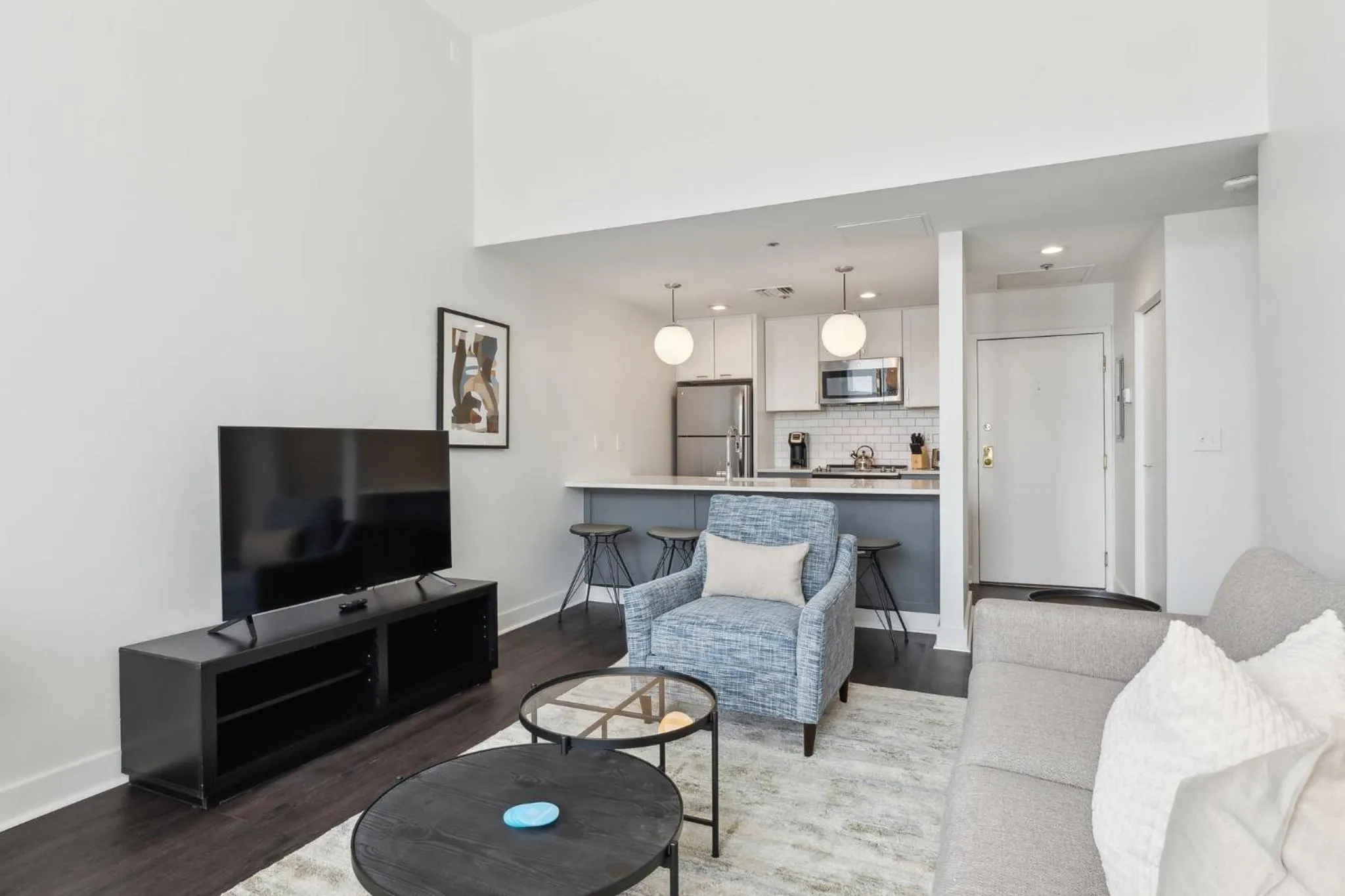 Living room in Placemakr Downtown Pittsburgh at The Pennsylvanian