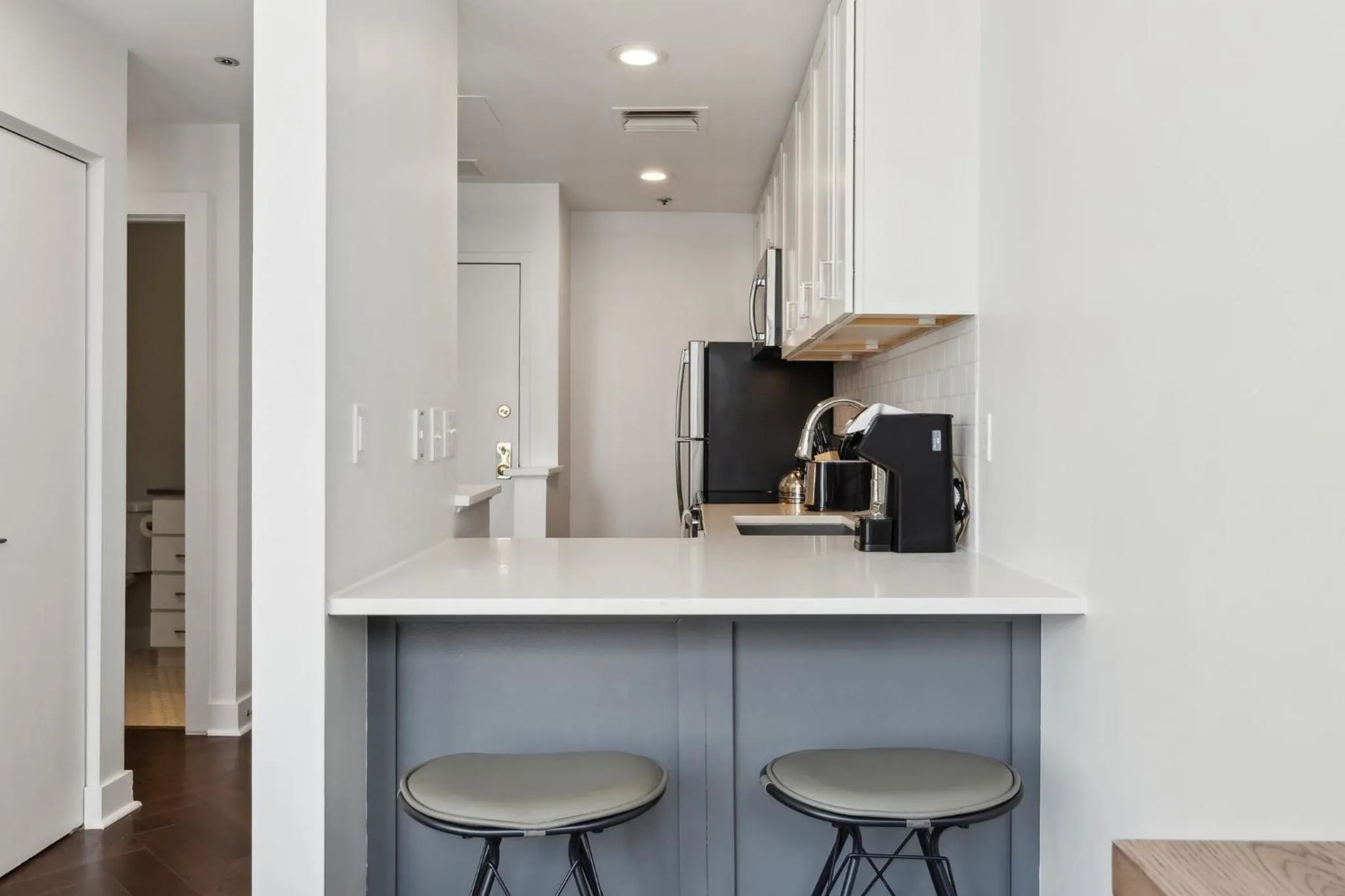 Kitchen or kitchenette in Placemakr Downtown Pittsburgh at The Pennsylvanian
