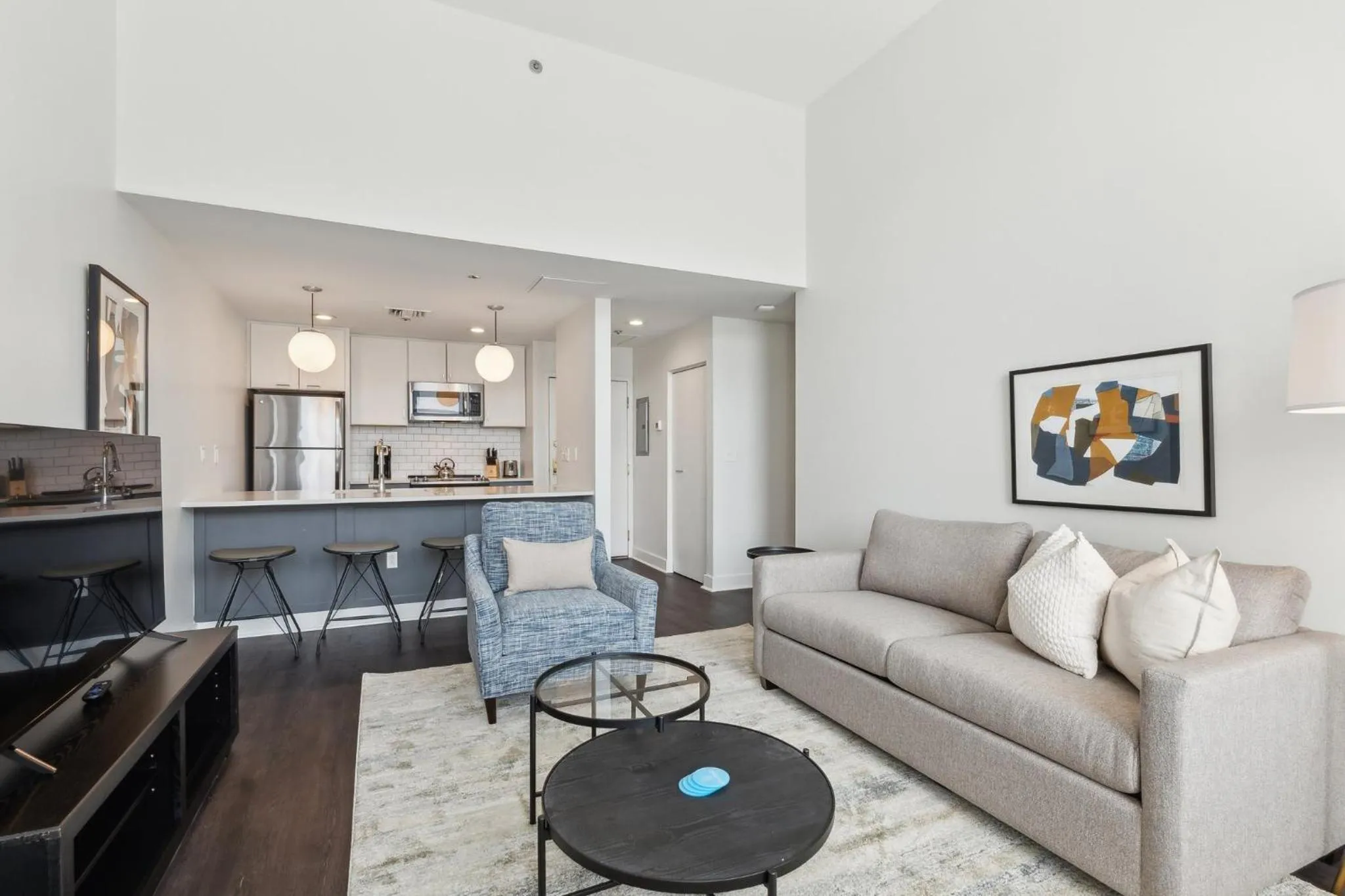 Living room in Placemakr Downtown Pittsburgh at The Pennsylvanian