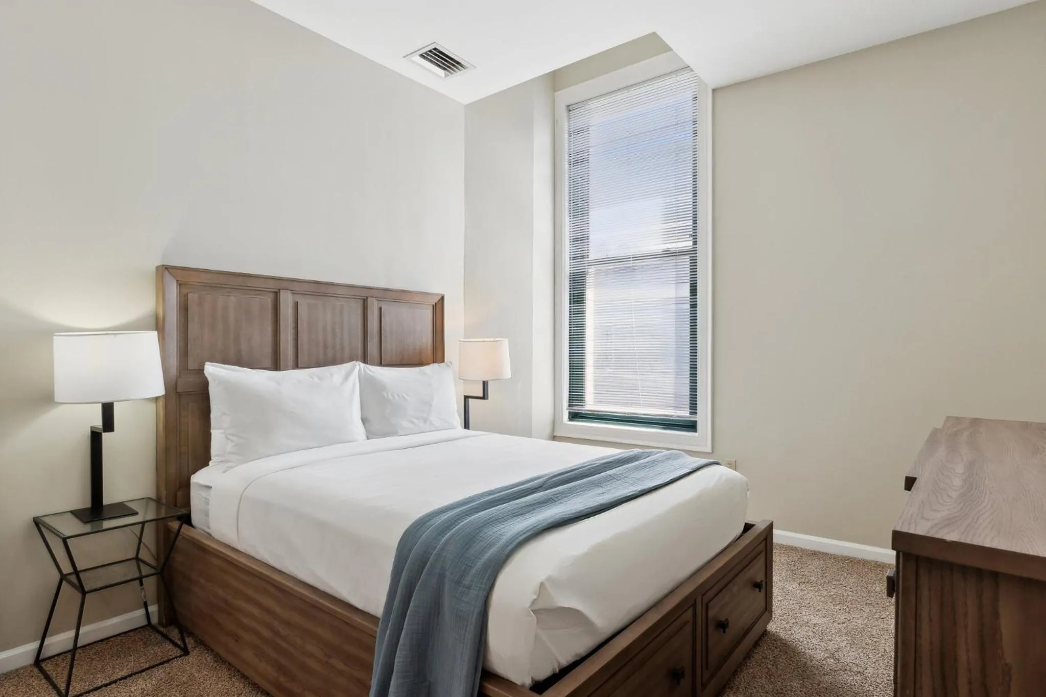 Bedroom, Bed in Placemakr Downtown Pittsburgh at The Pennsylvanian