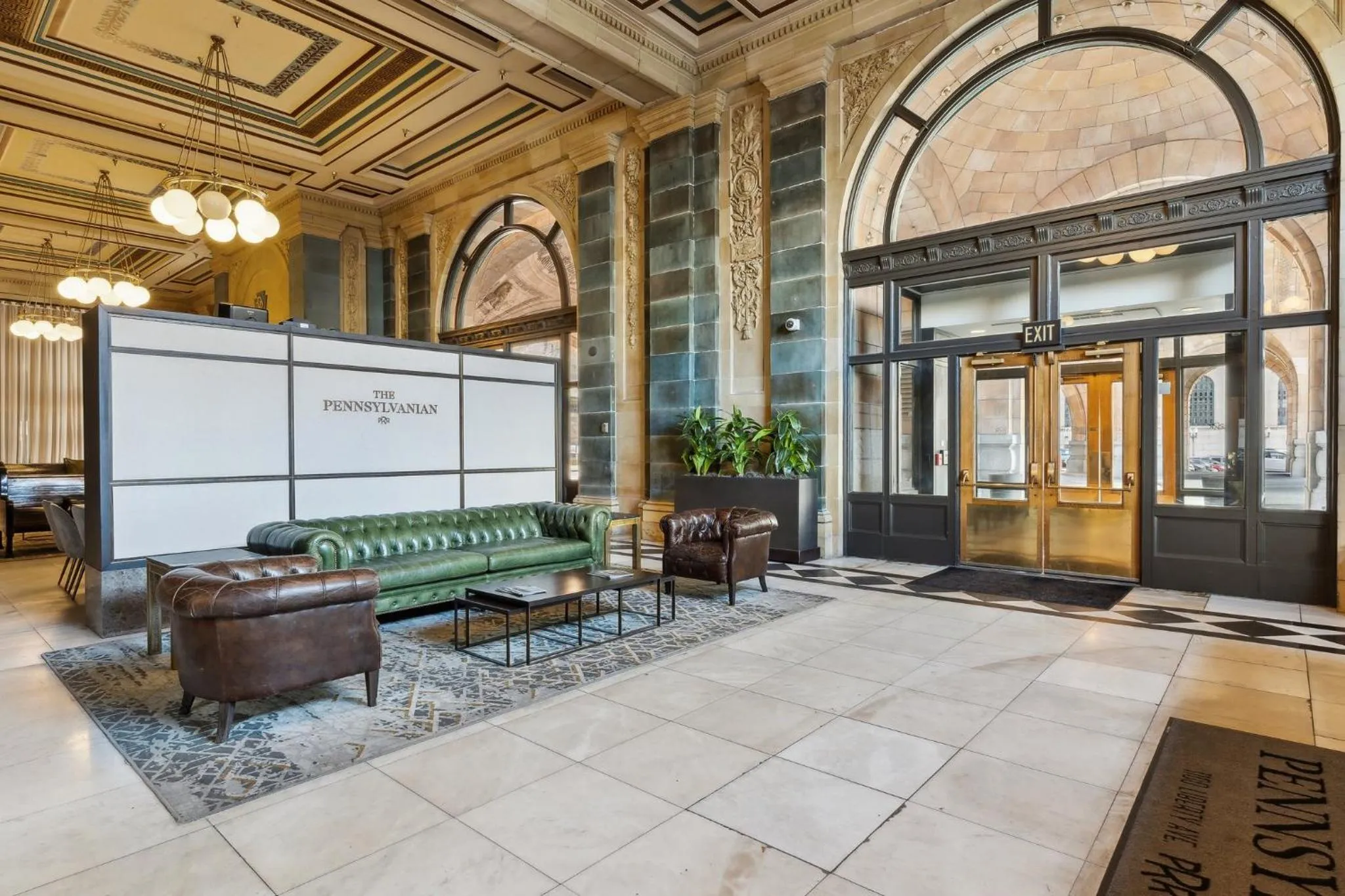 Lobby or reception in Placemakr Downtown Pittsburgh at The Pennsylvanian