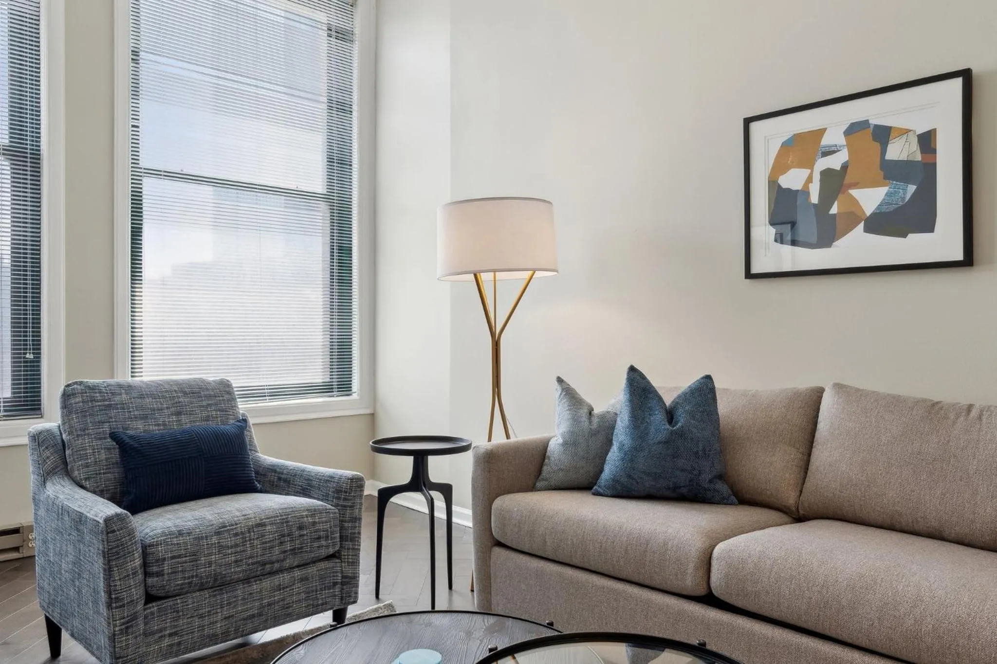 Living room in Placemakr Downtown Pittsburgh at The Pennsylvanian