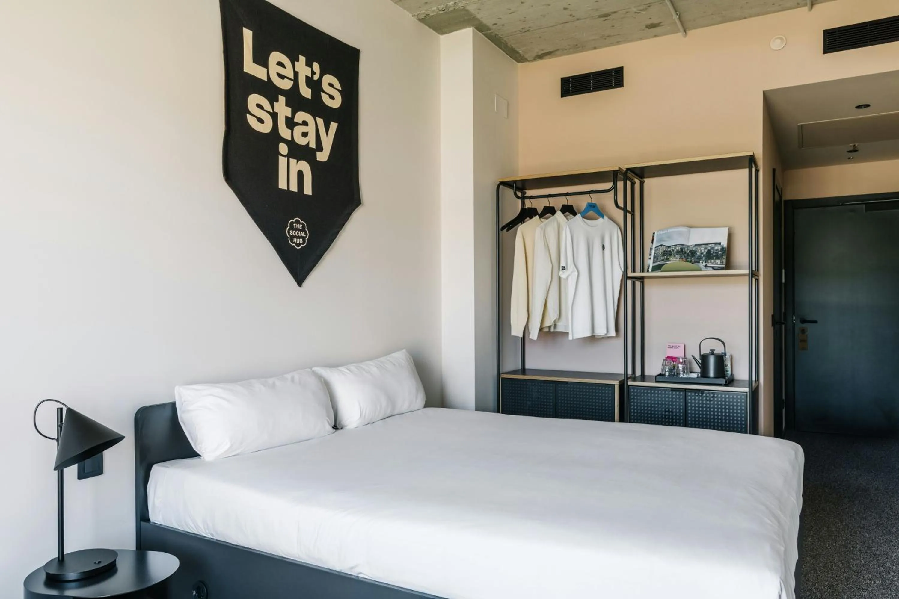 Lobby or reception, Bed in The Social Hub San Sebastian Extended Stay