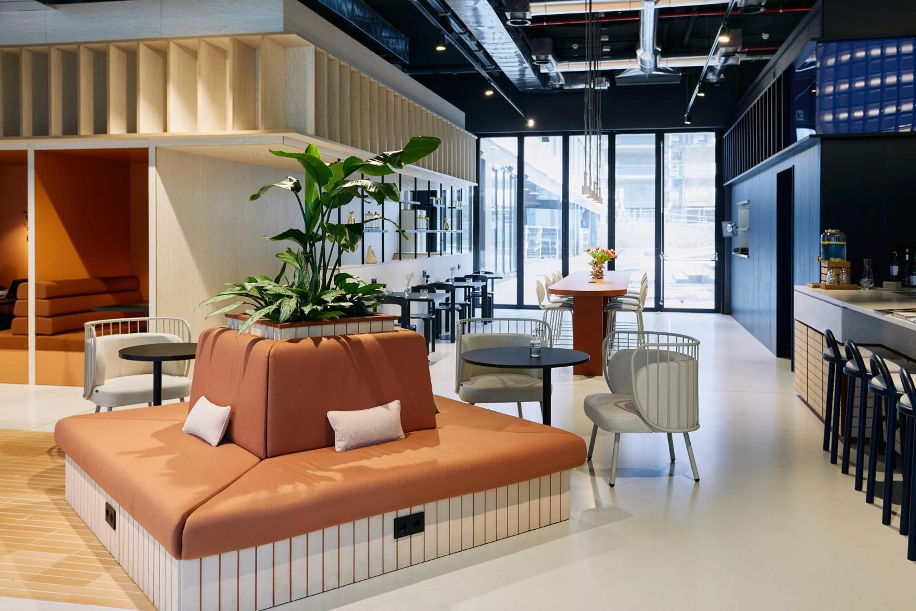 Restaurant/places to eat in The Social Hub San Sebastian Extended Stay