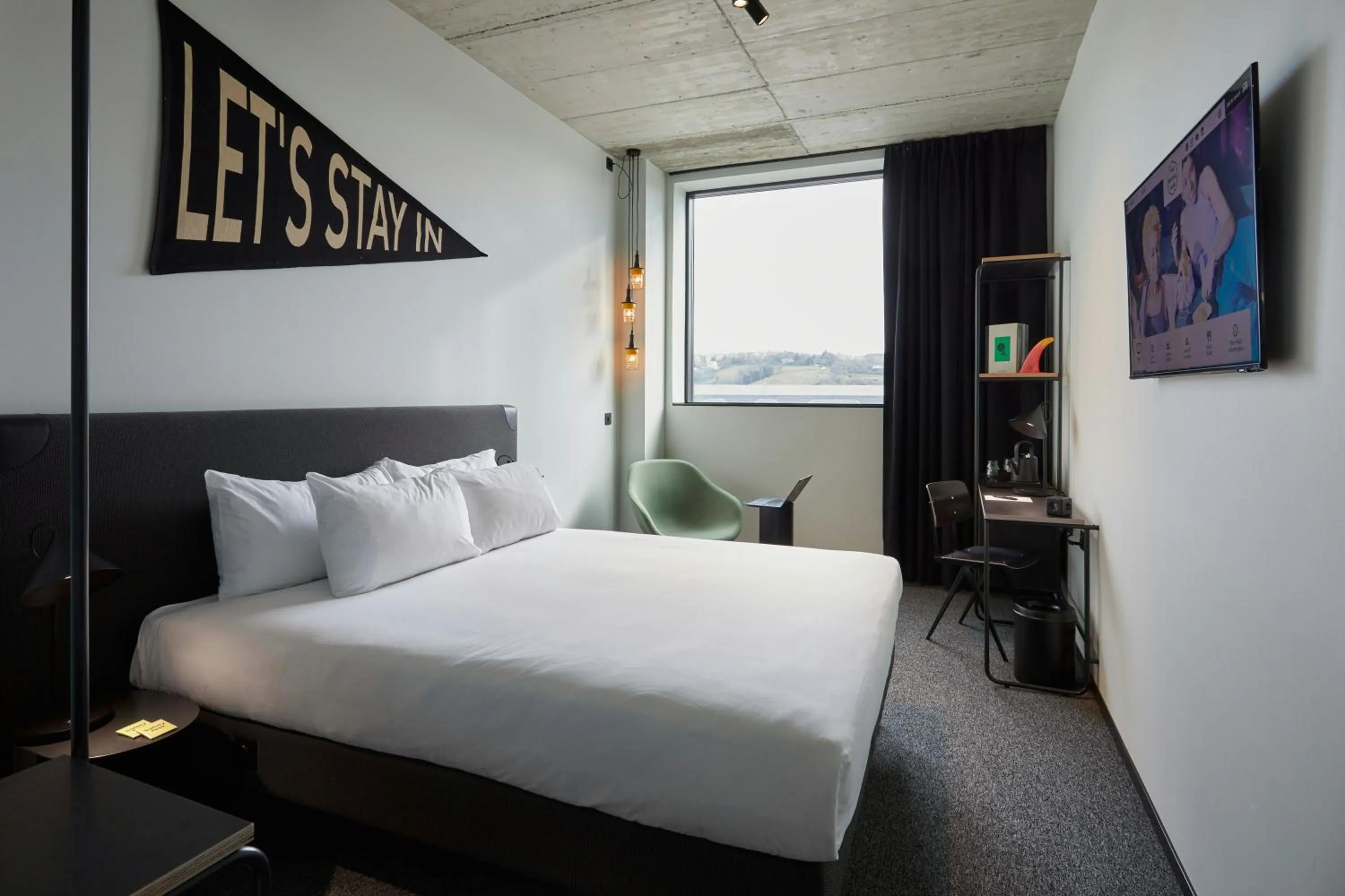 Photo of the whole room, Bed in The Social Hub San Sebastian Extended Stay