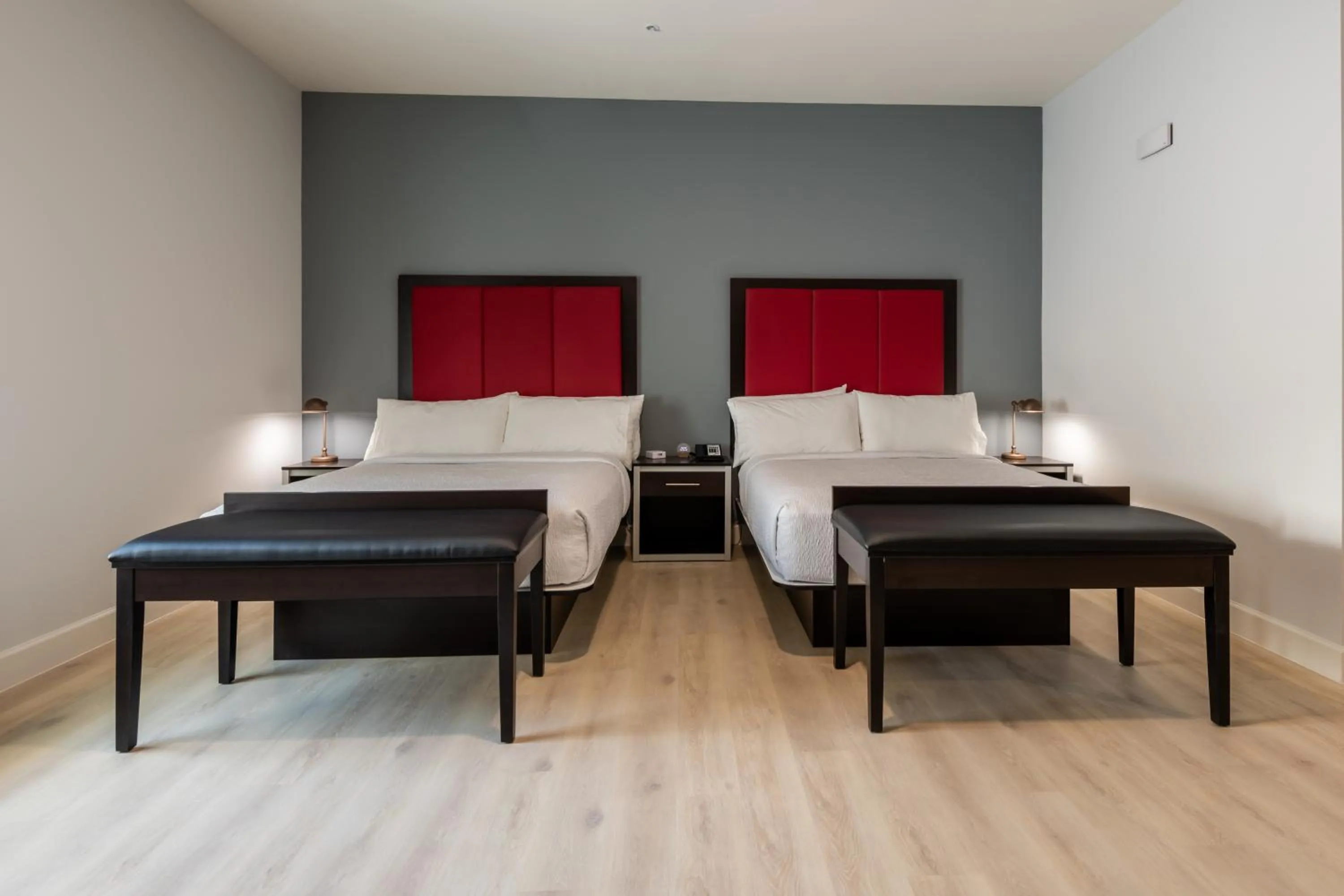 Bed in The J Hotel Dunedin Clearwater, an Ascend Collection Hotel