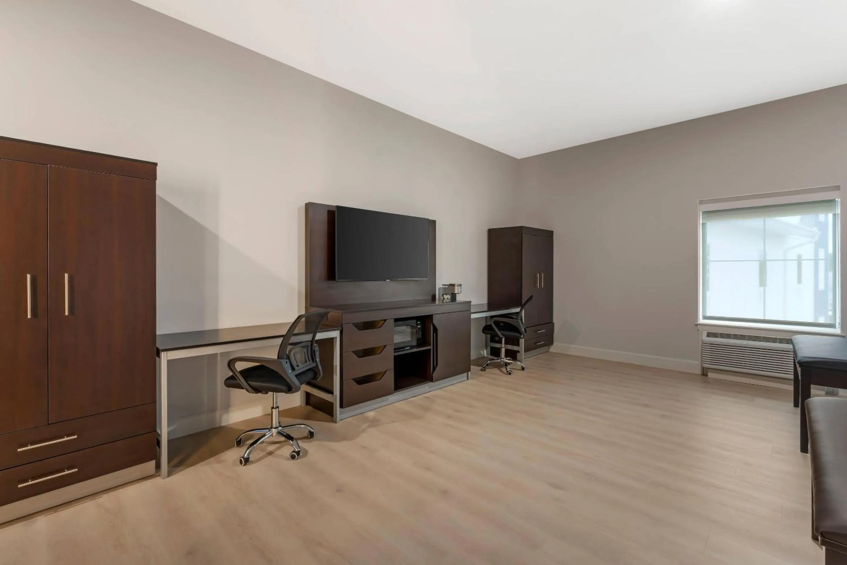 Bedroom in The J Hotel Dunedin Clearwater, an Ascend Collection Hotel