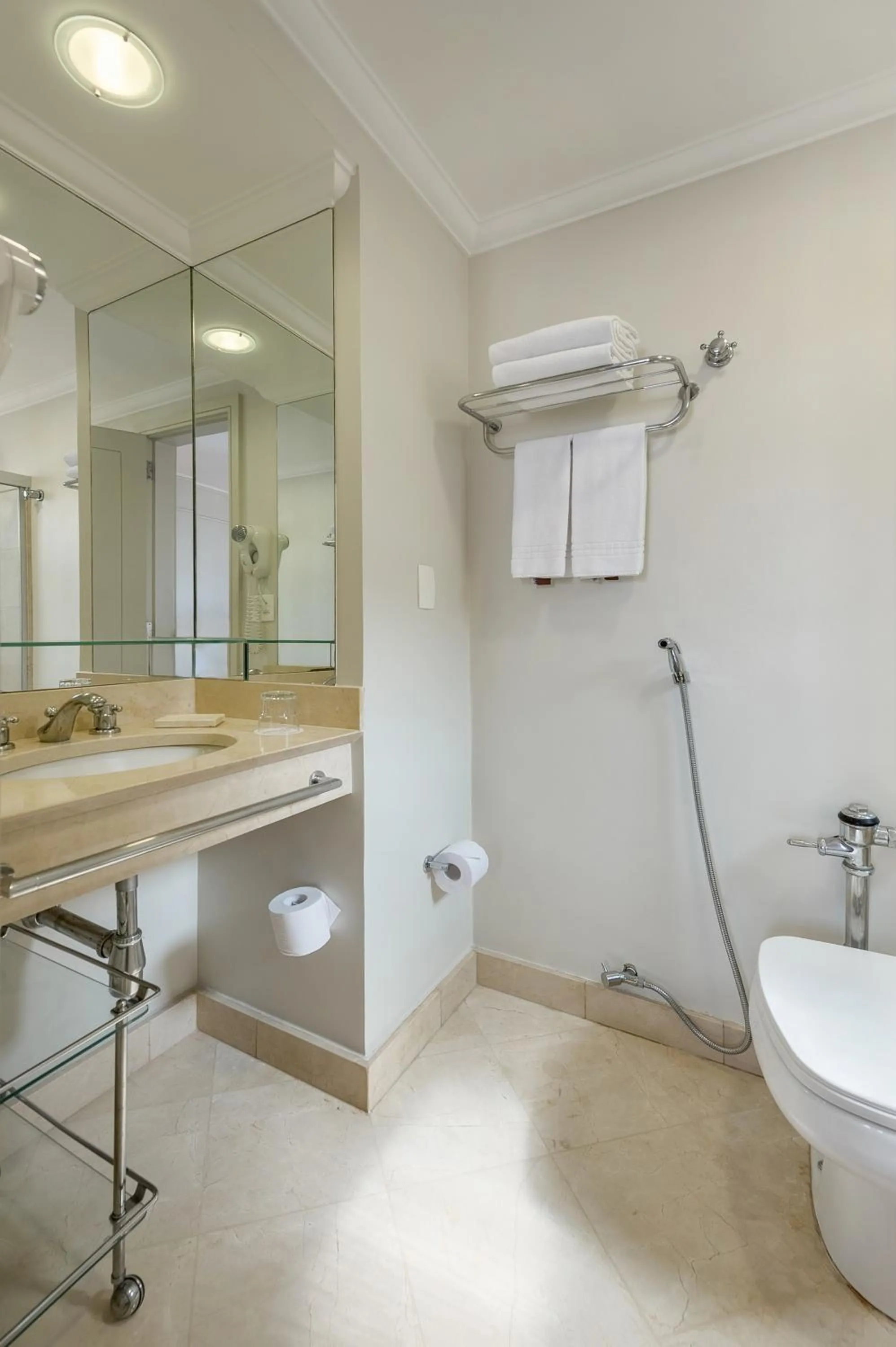 Toilet in Pergamon SP Frei Caneca by Accor