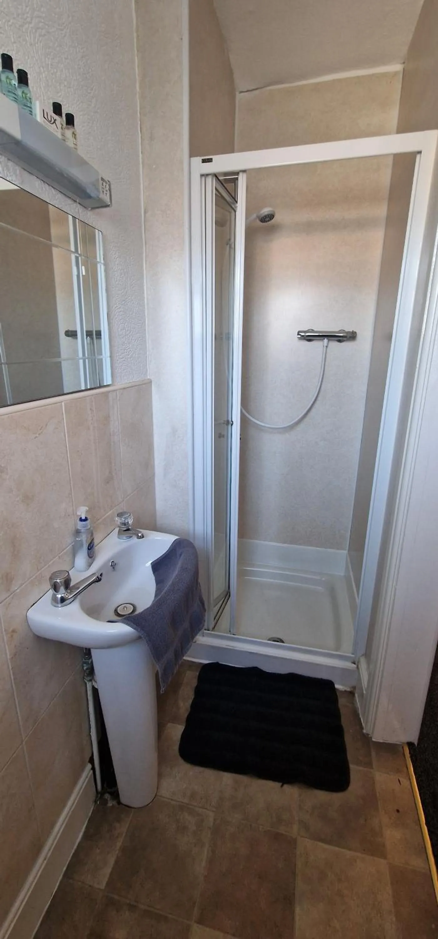 Shower in The Watergate Inn