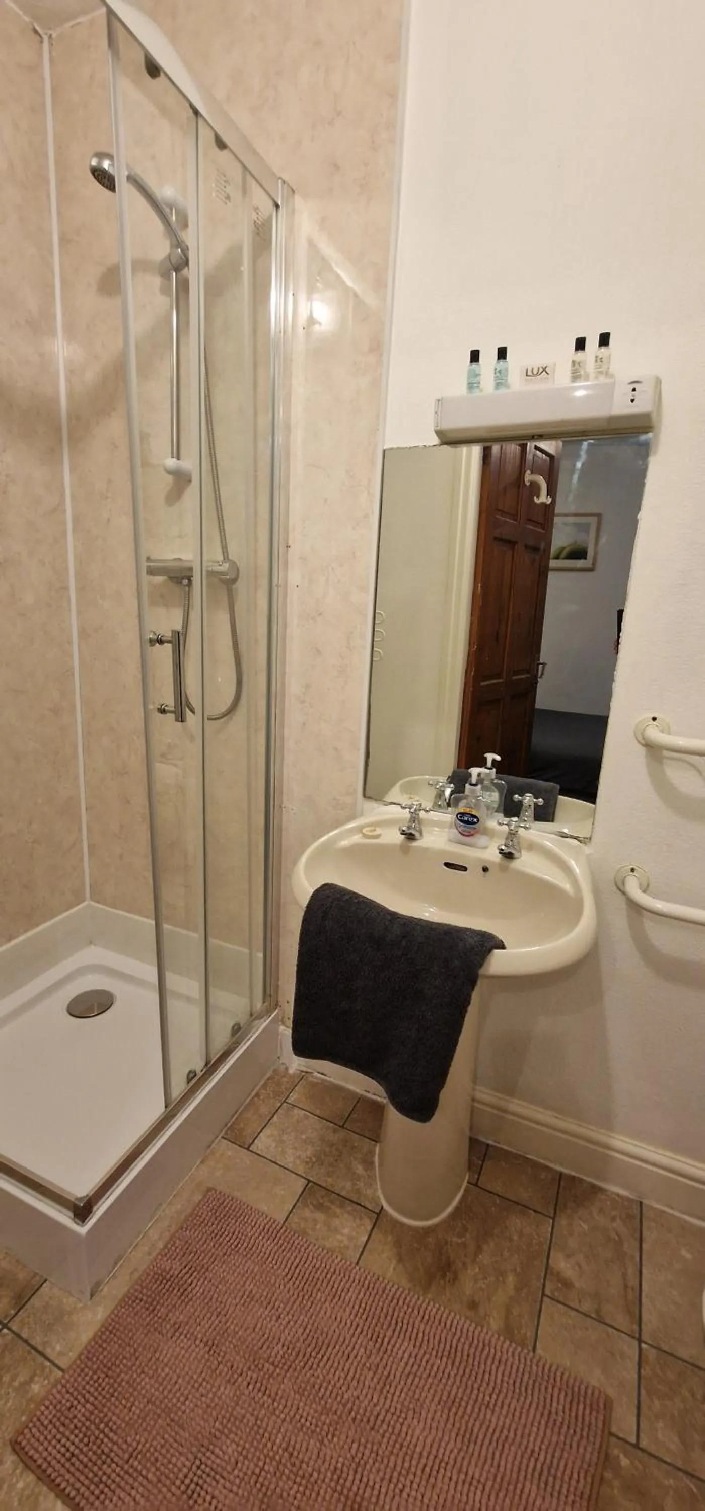 Shower in The Watergate Inn