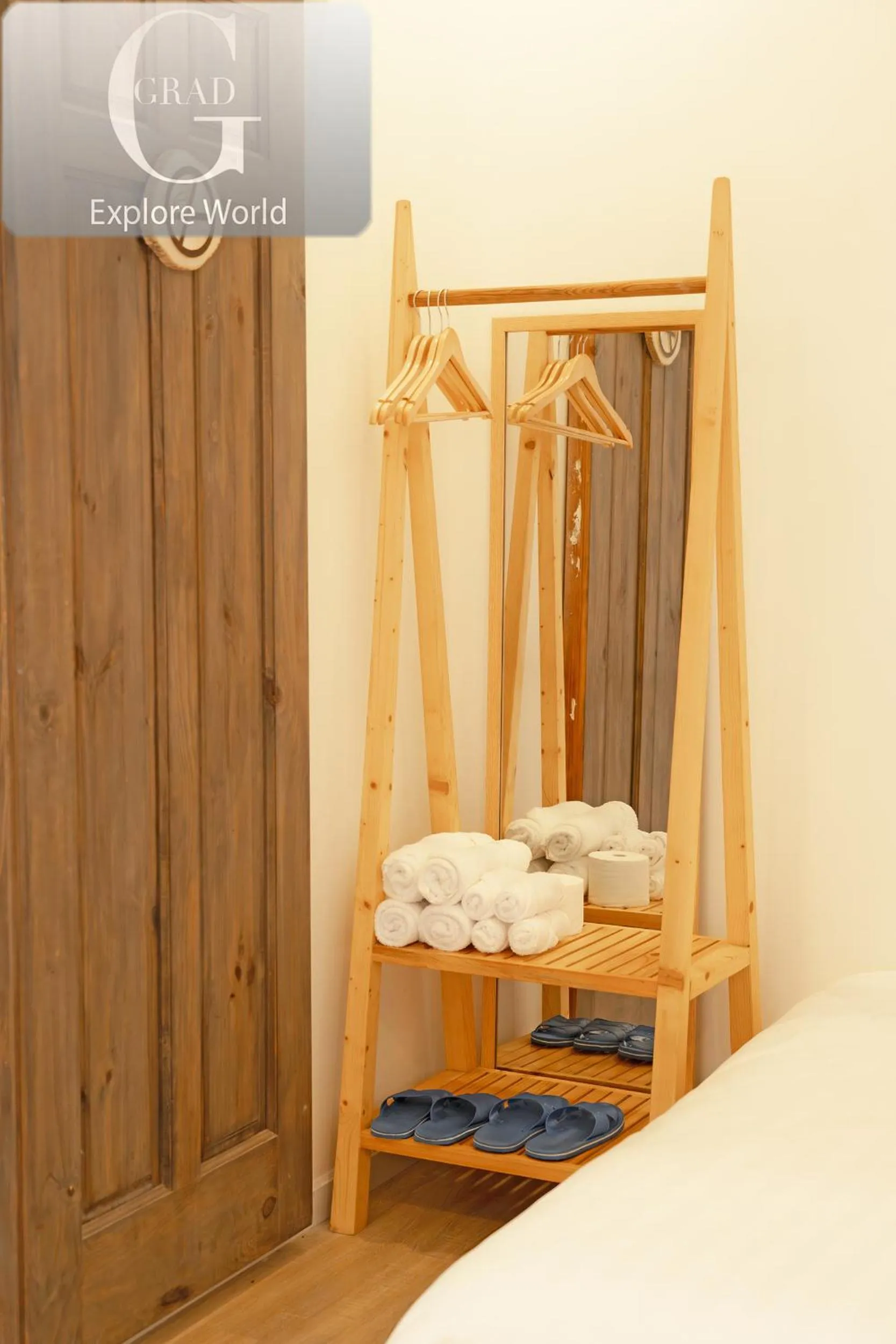 Photo of the whole room, Bed in Hoang Yen Villa & Coffee