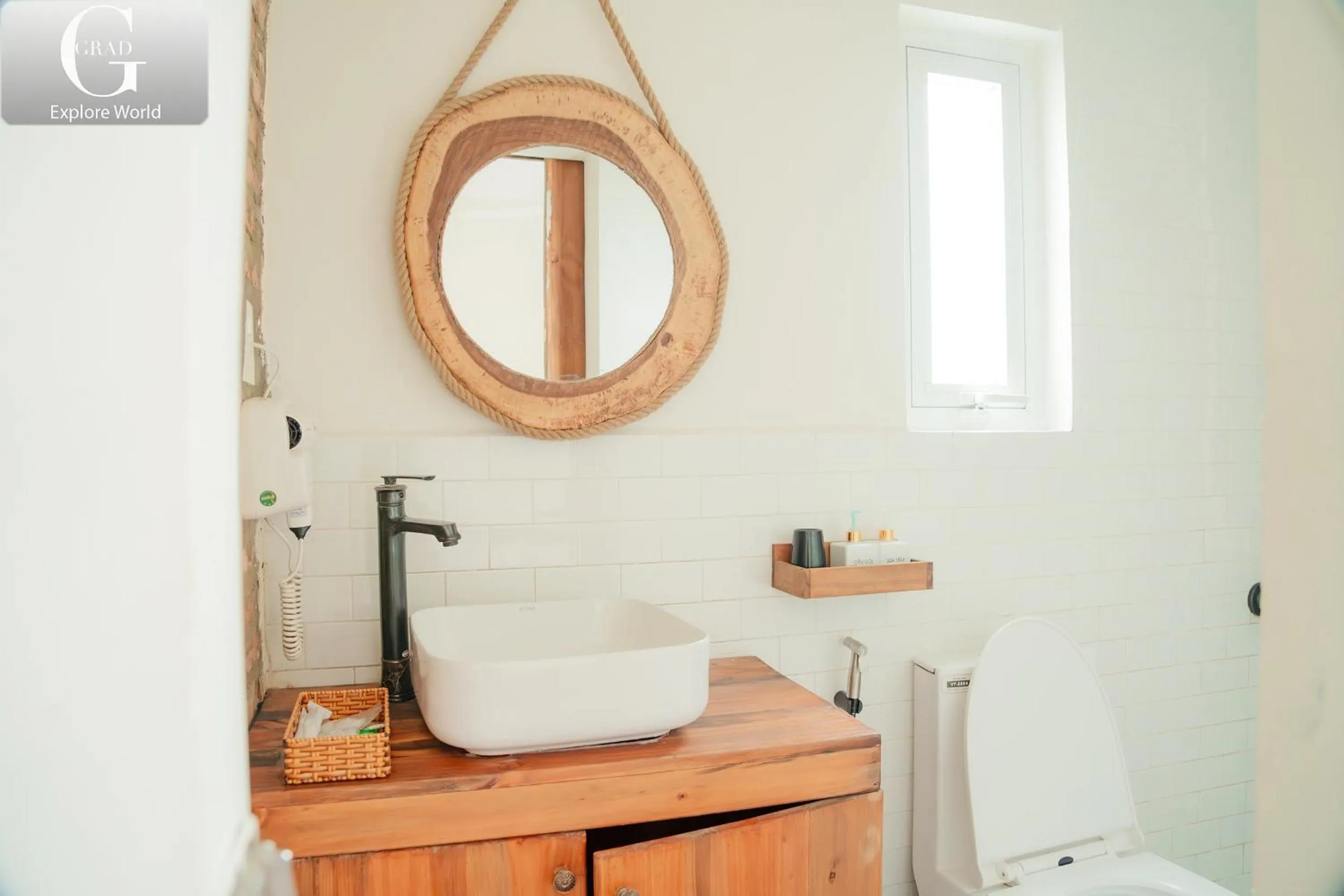 Toilet in Hoang Yen Villa & Coffee