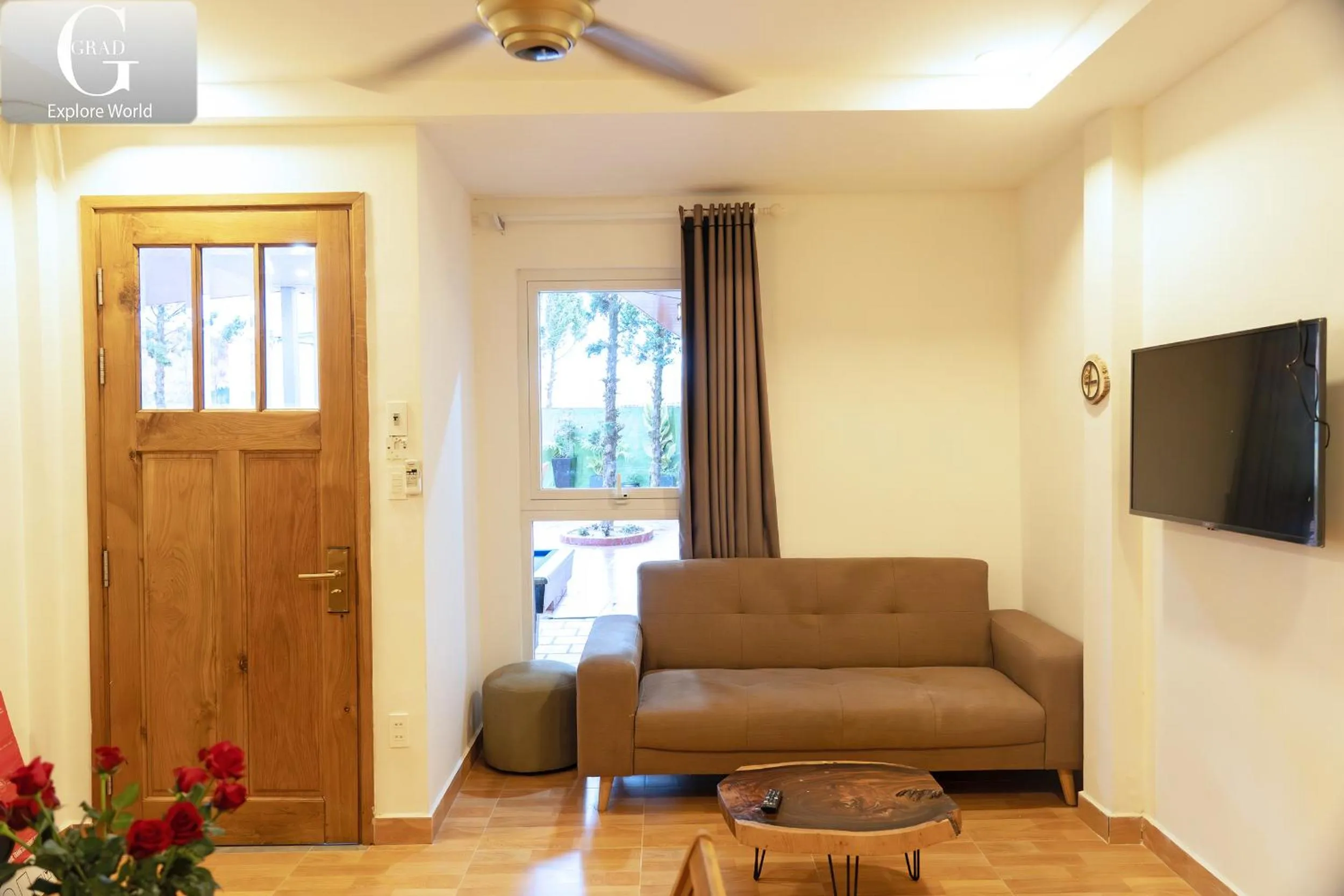 Communal lounge/ TV room in Hoang Yen Villa & Coffee