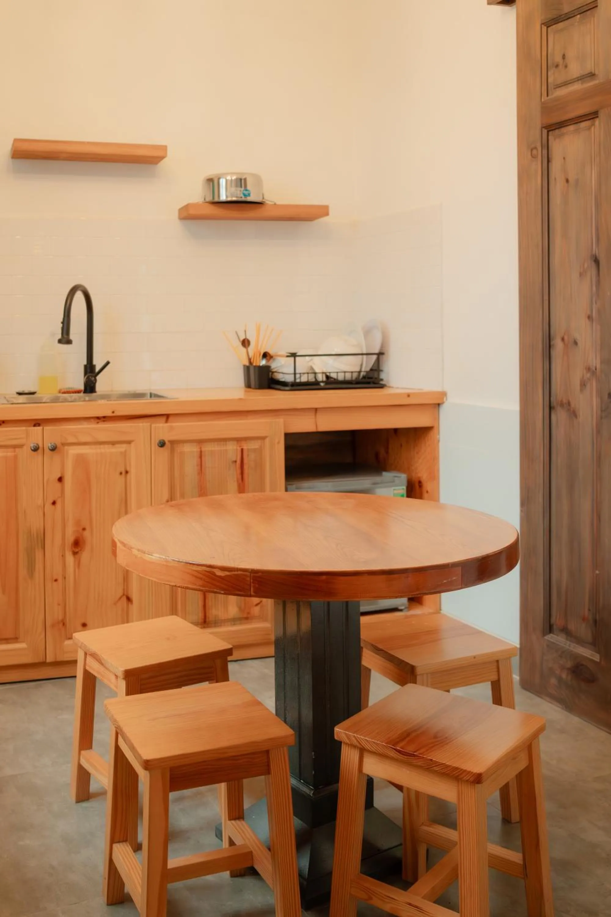Dining area in Hoang Yen Villa & Coffee